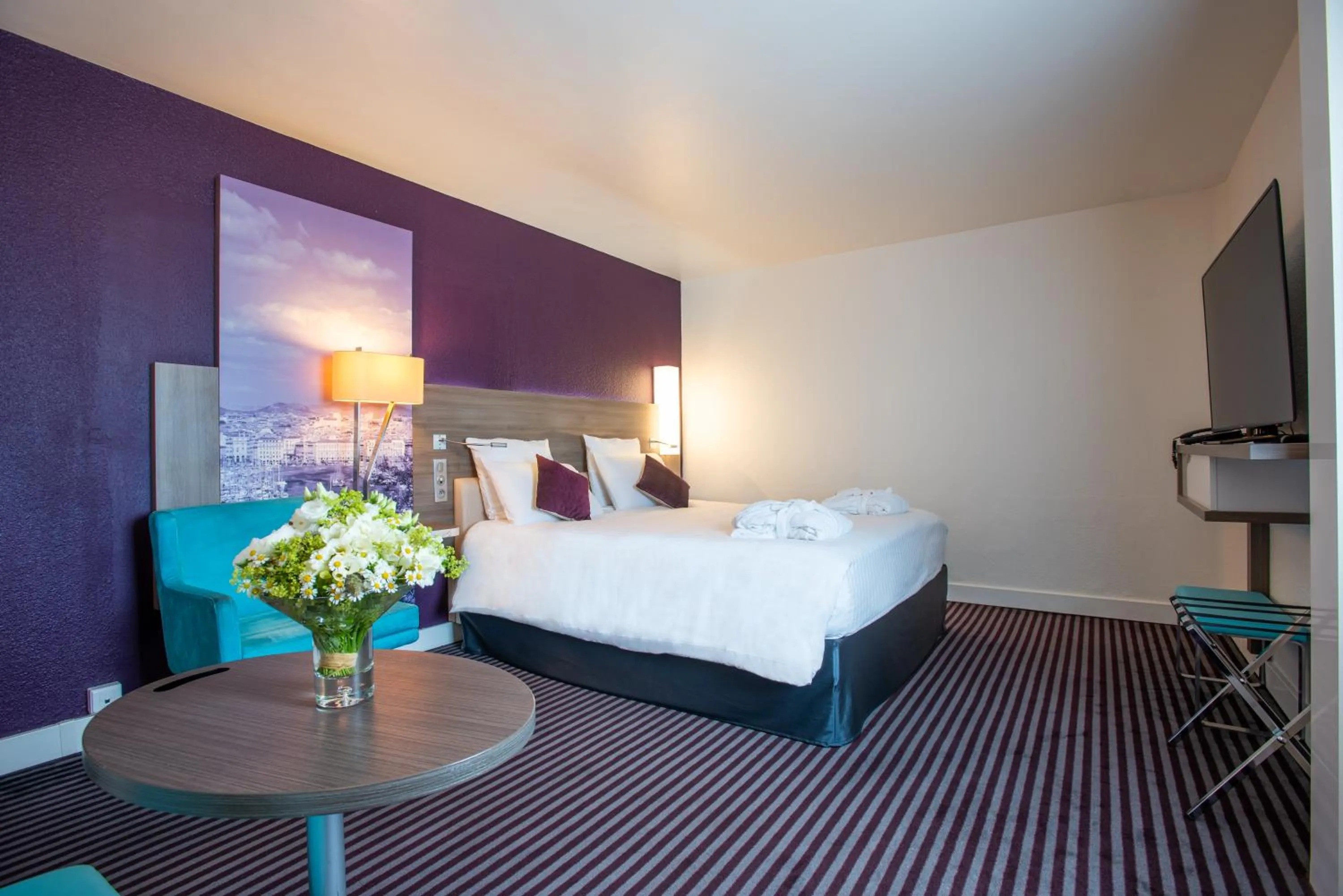 Bedroom, Bed in Mercure Marseille Centre Vieux Port