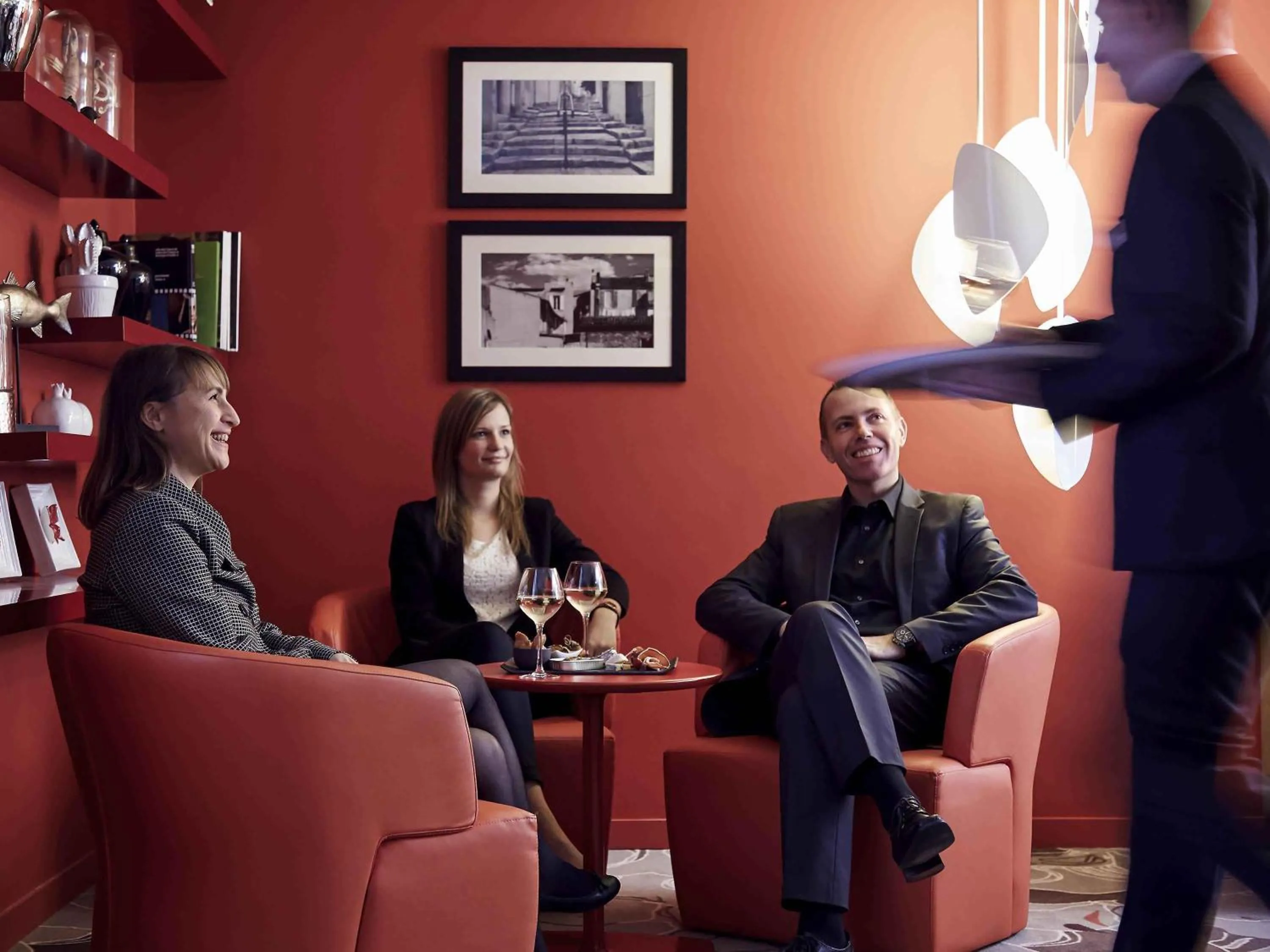 Lounge or bar in Mercure Marseille Centre Vieux Port