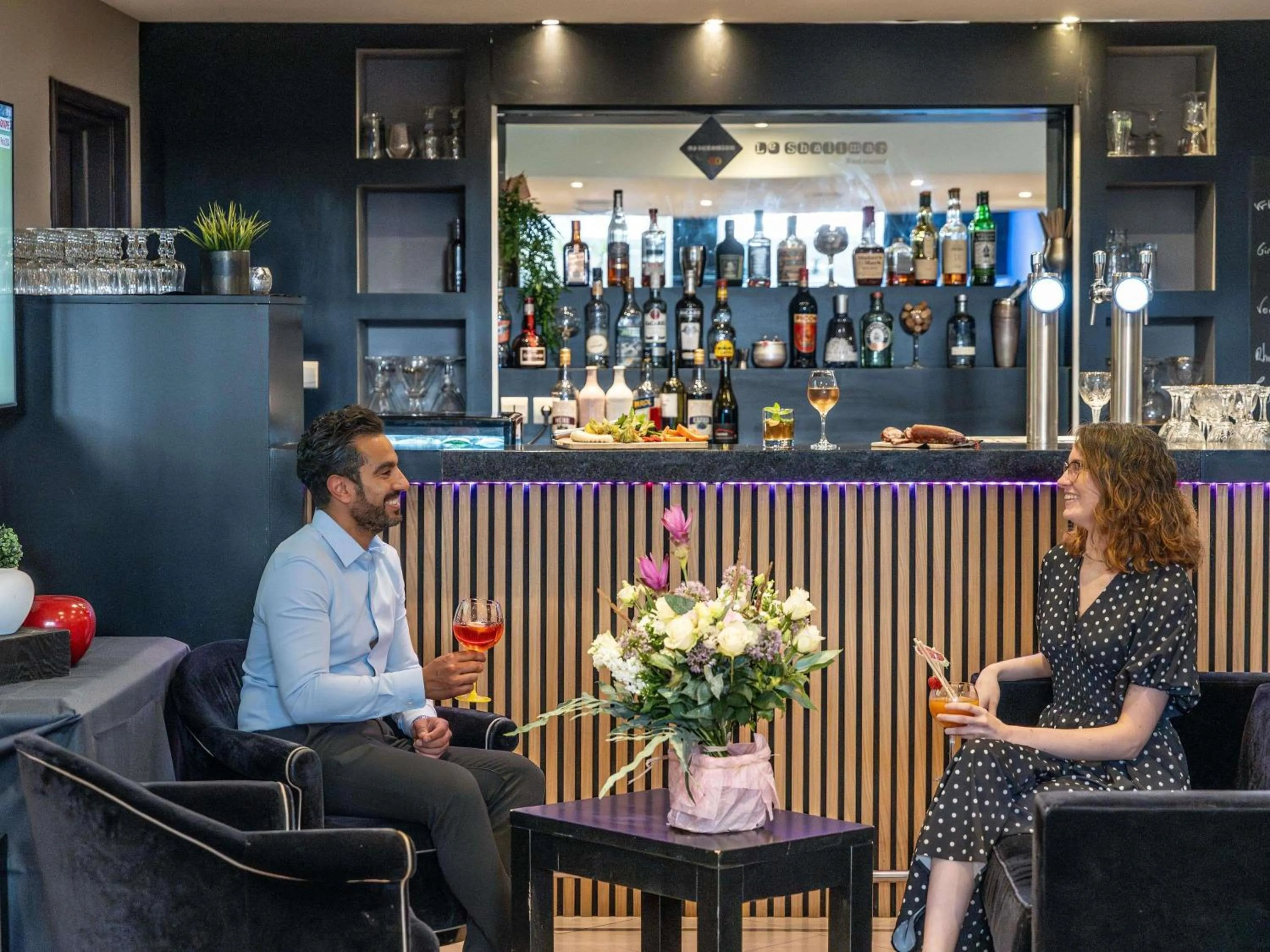 Lounge or bar in Mercure Le Mans Centre