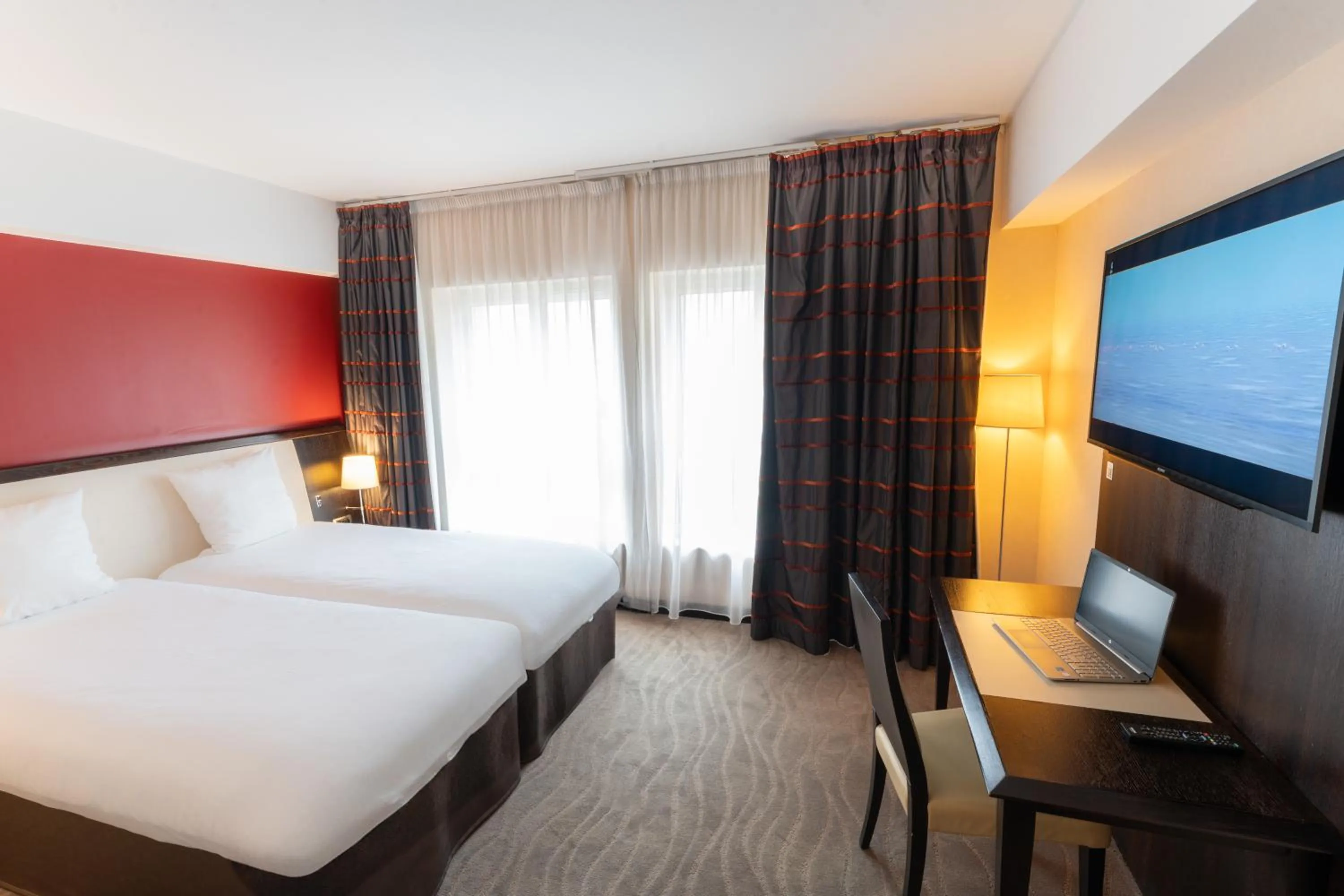 Photo of the whole room, Bed in Mercure Le Mans Centre