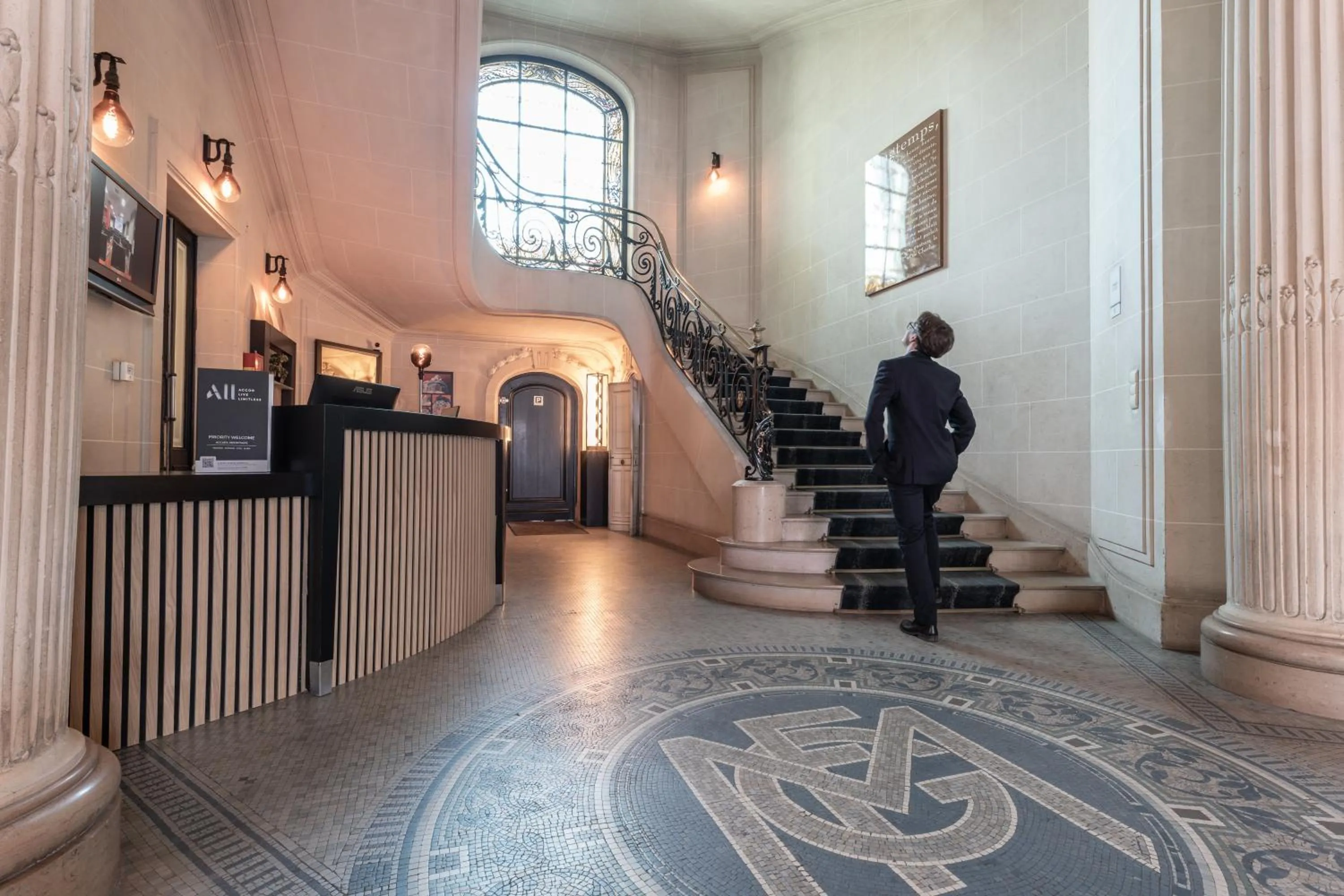 Lobby or reception in Mercure Le Mans Centre