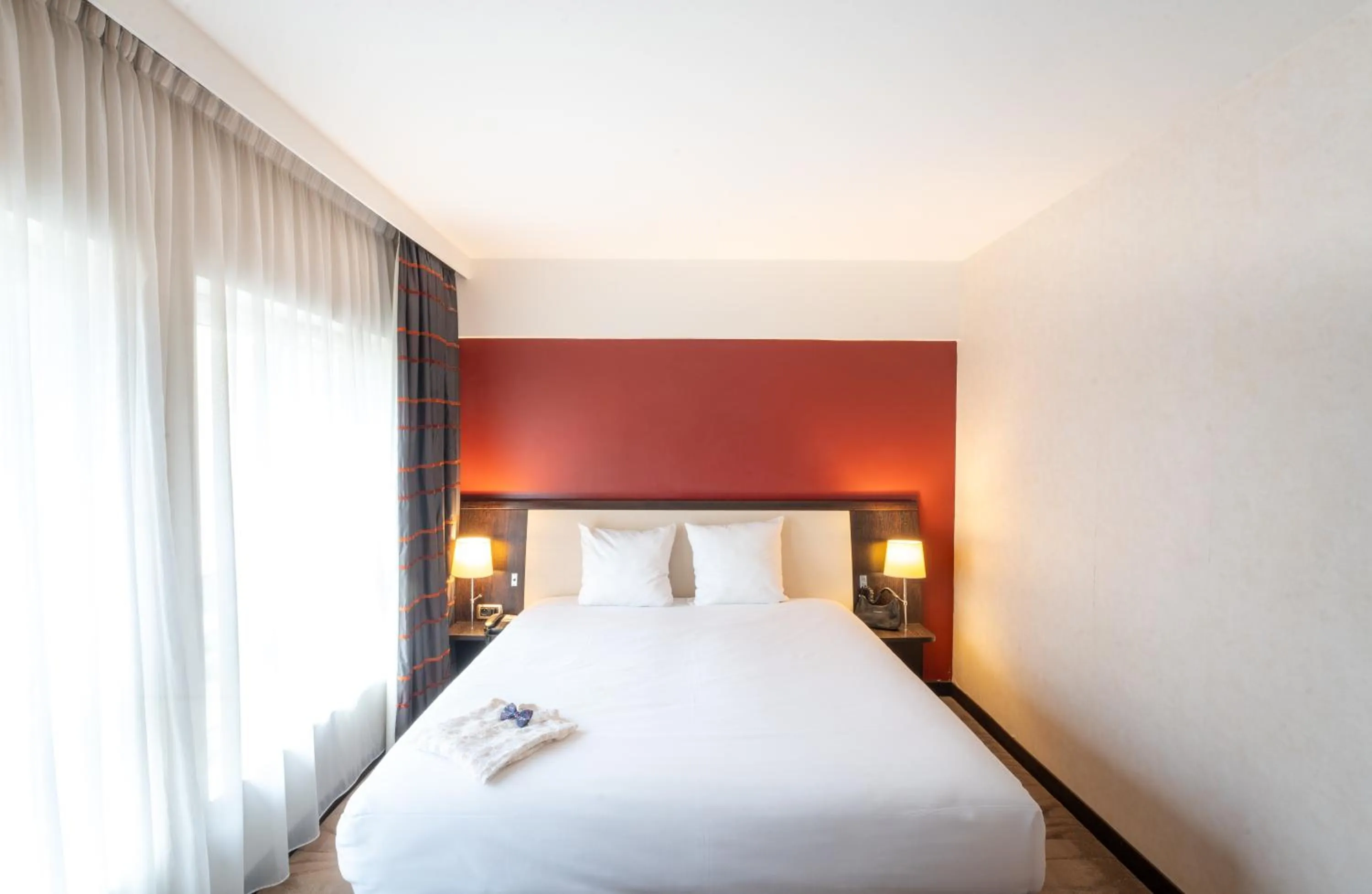 Photo of the whole room, Bed in Mercure Le Mans Centre