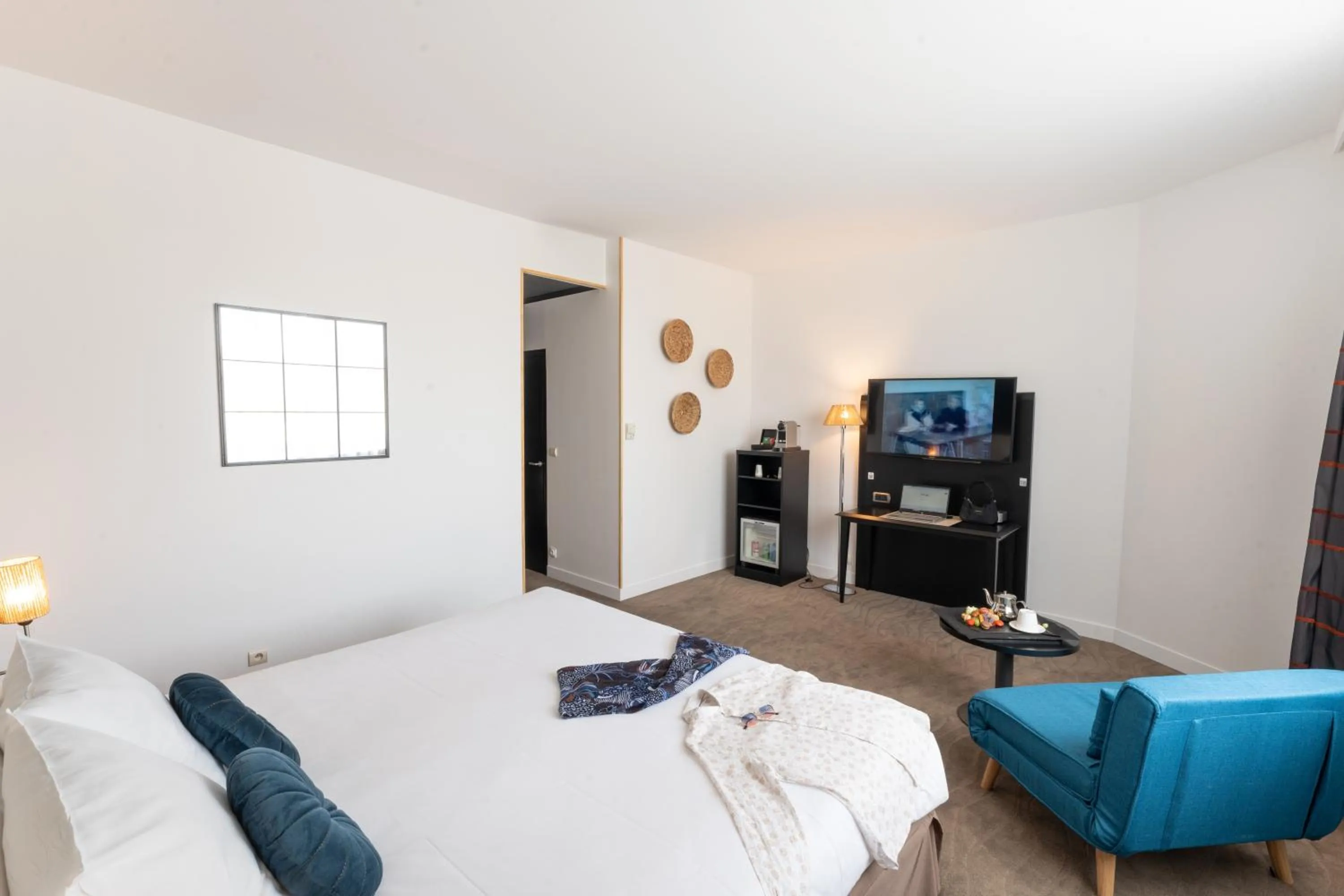 TV and multimedia, Bed in Mercure Le Mans Centre