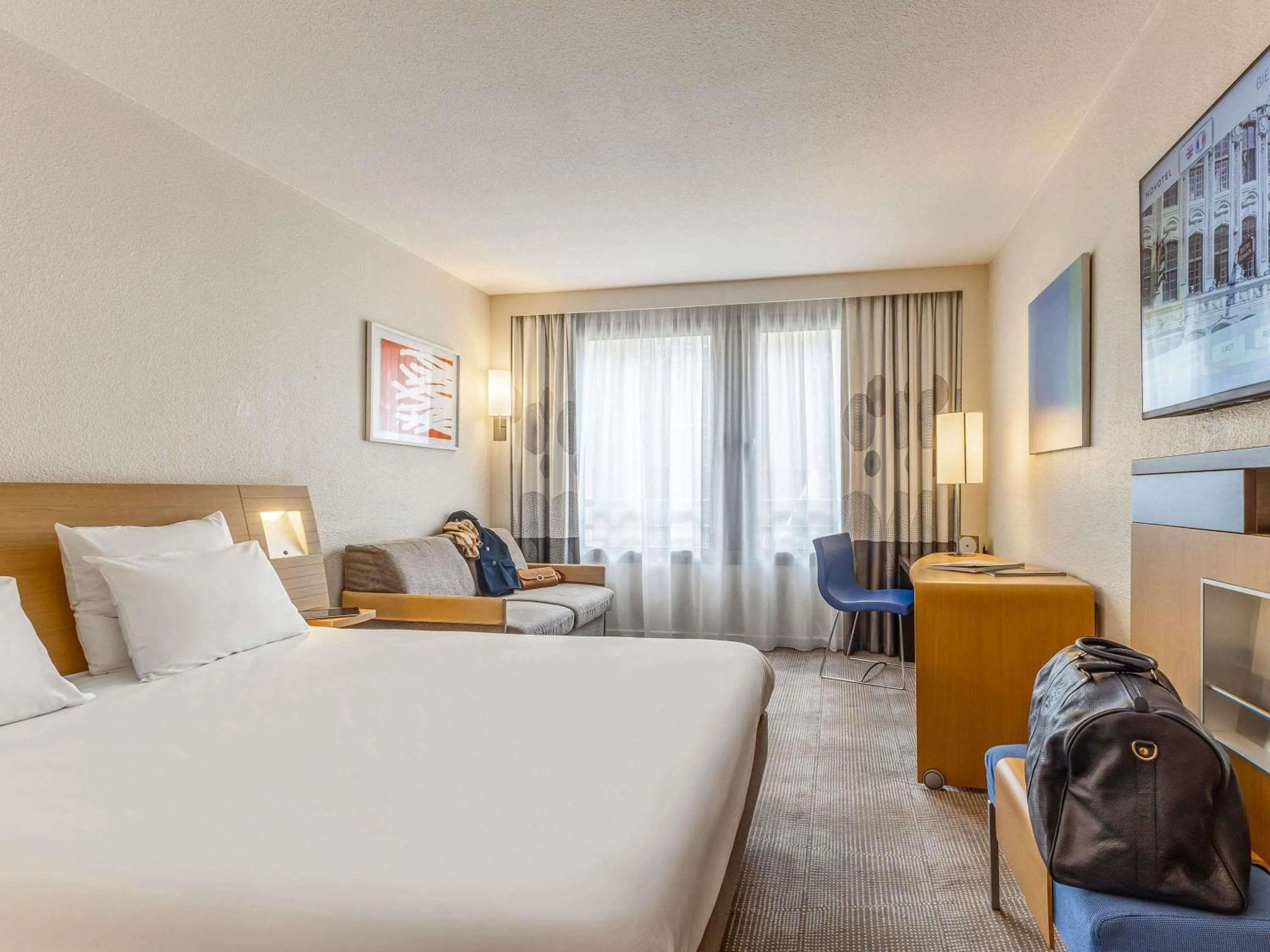 Bedroom, Bed in Novotel Lille Centre Gares