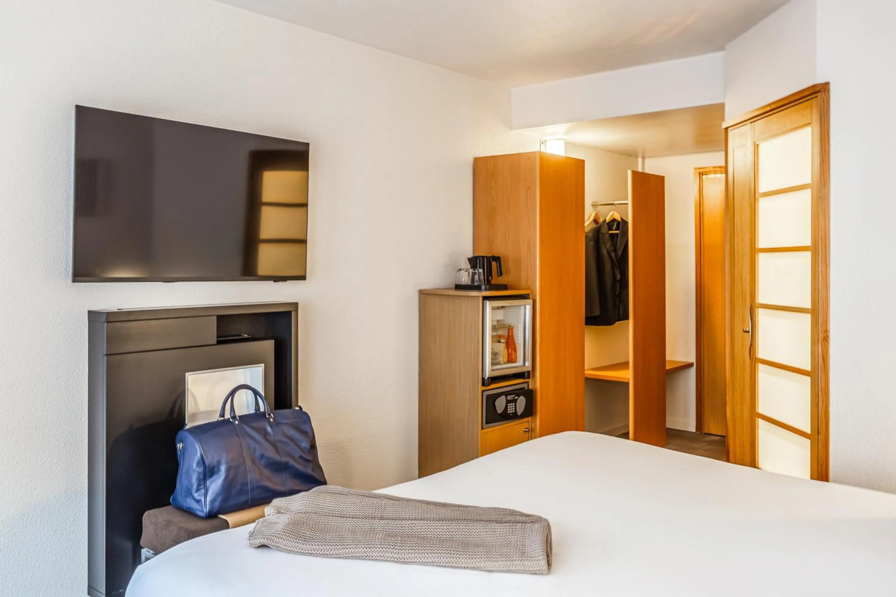 Bedroom, Bed in Novotel Lille Centre Gares