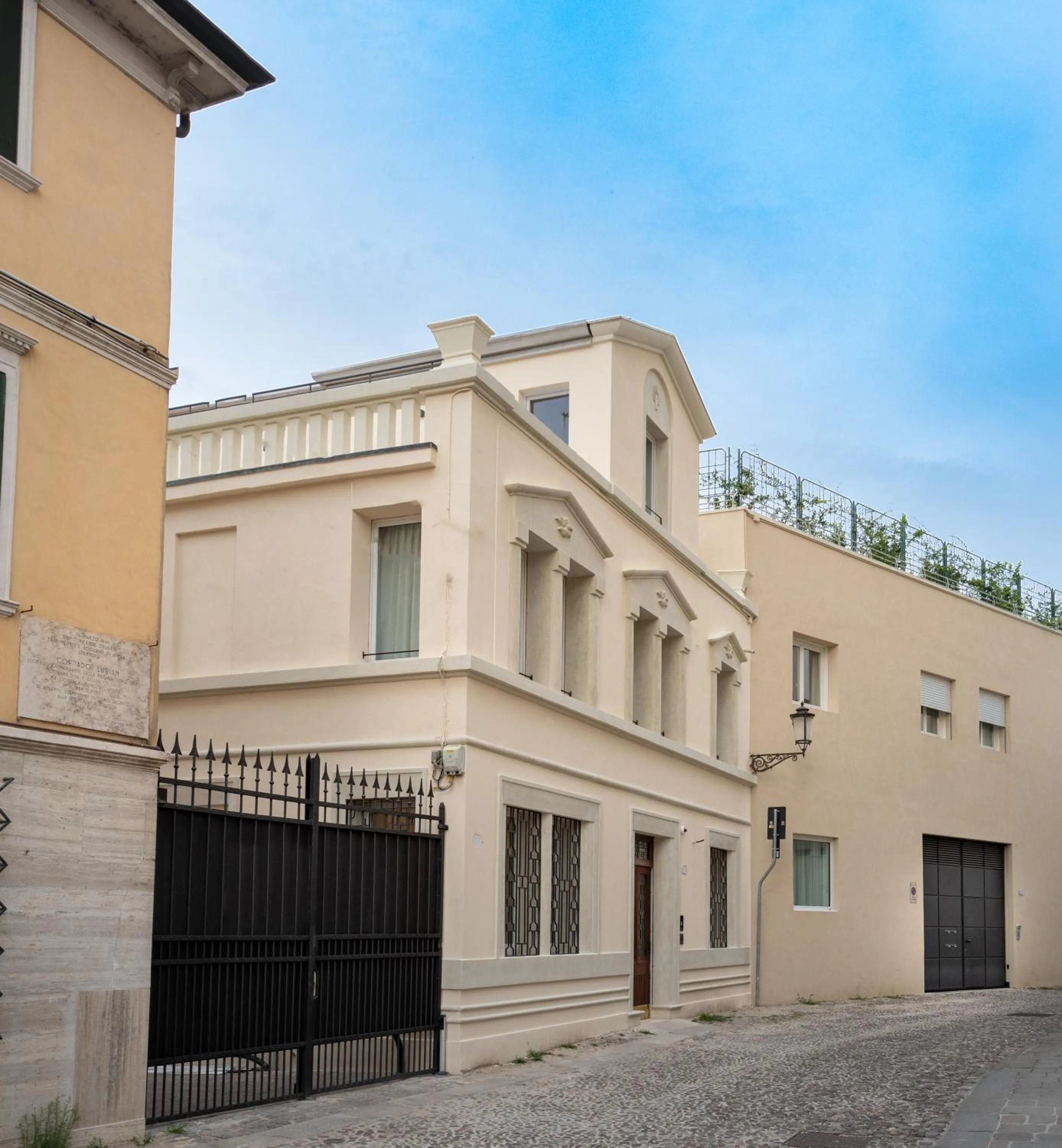 Property building in Hotel Canton dell'Orto