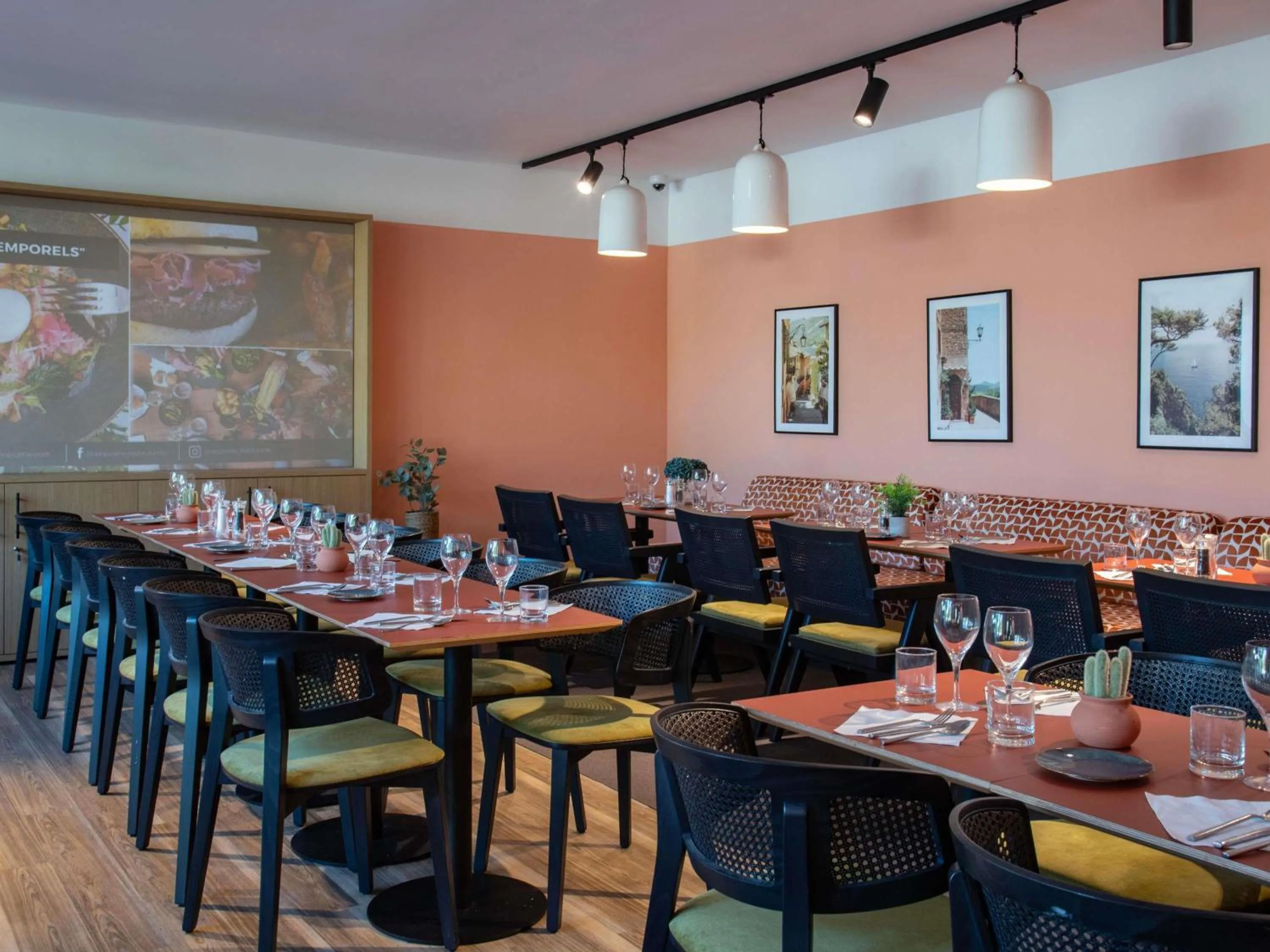 Restaurant/places to eat in Novotel Nice Aéroport Cap 3000