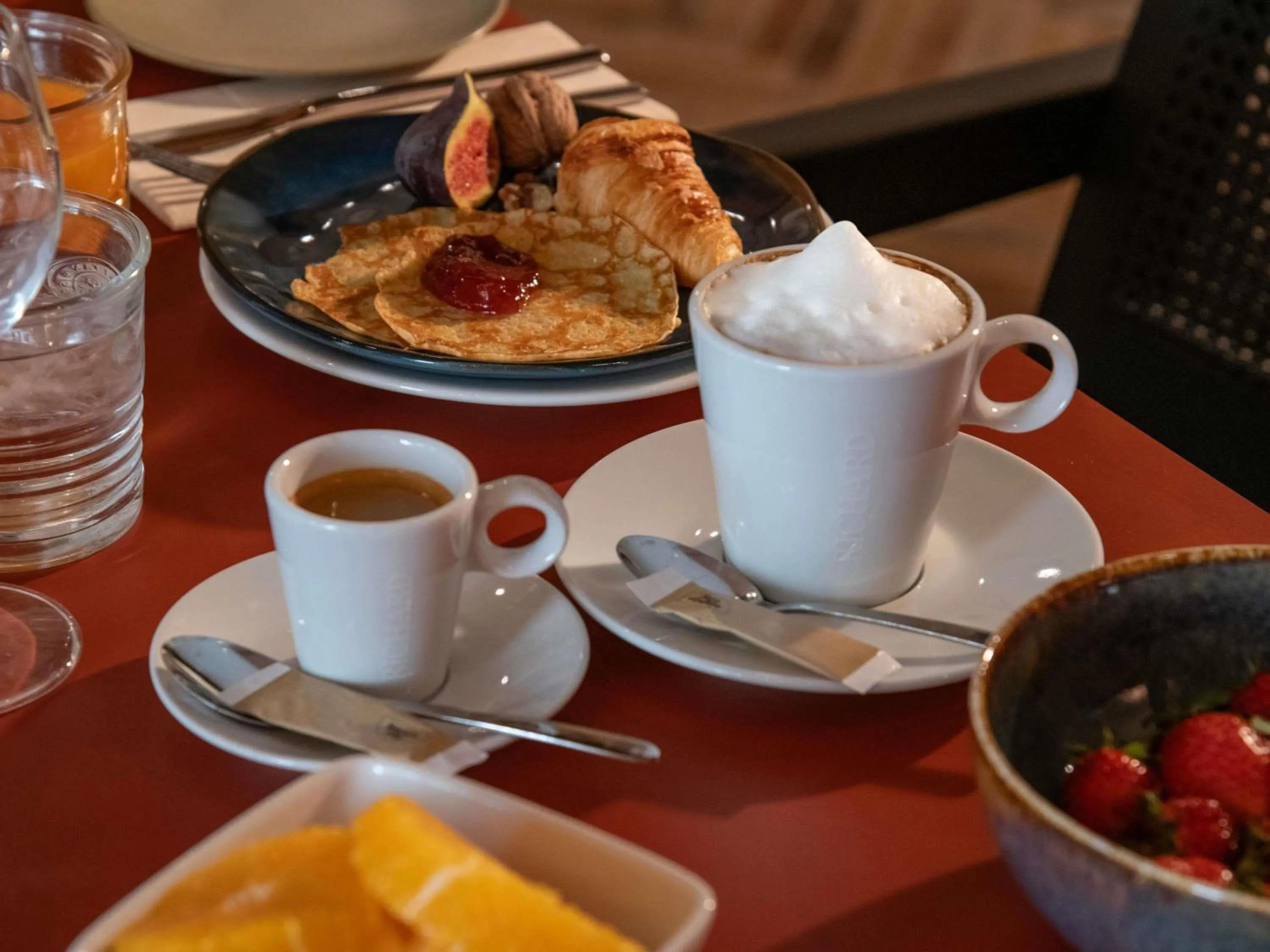 Lounge or bar in Novotel Nice Aéroport Cap 3000