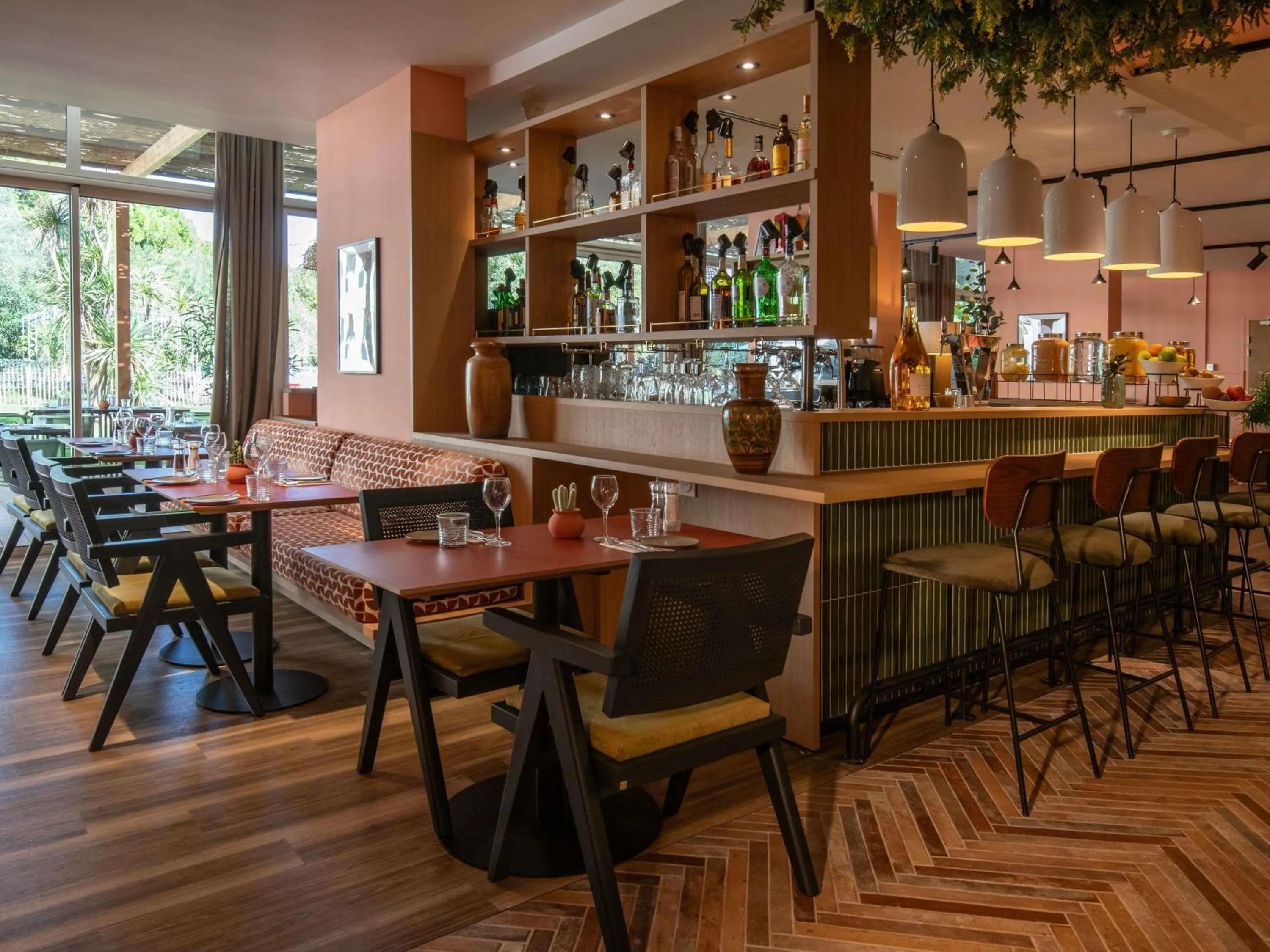 Lounge or bar in Novotel Nice Aéroport Cap 3000