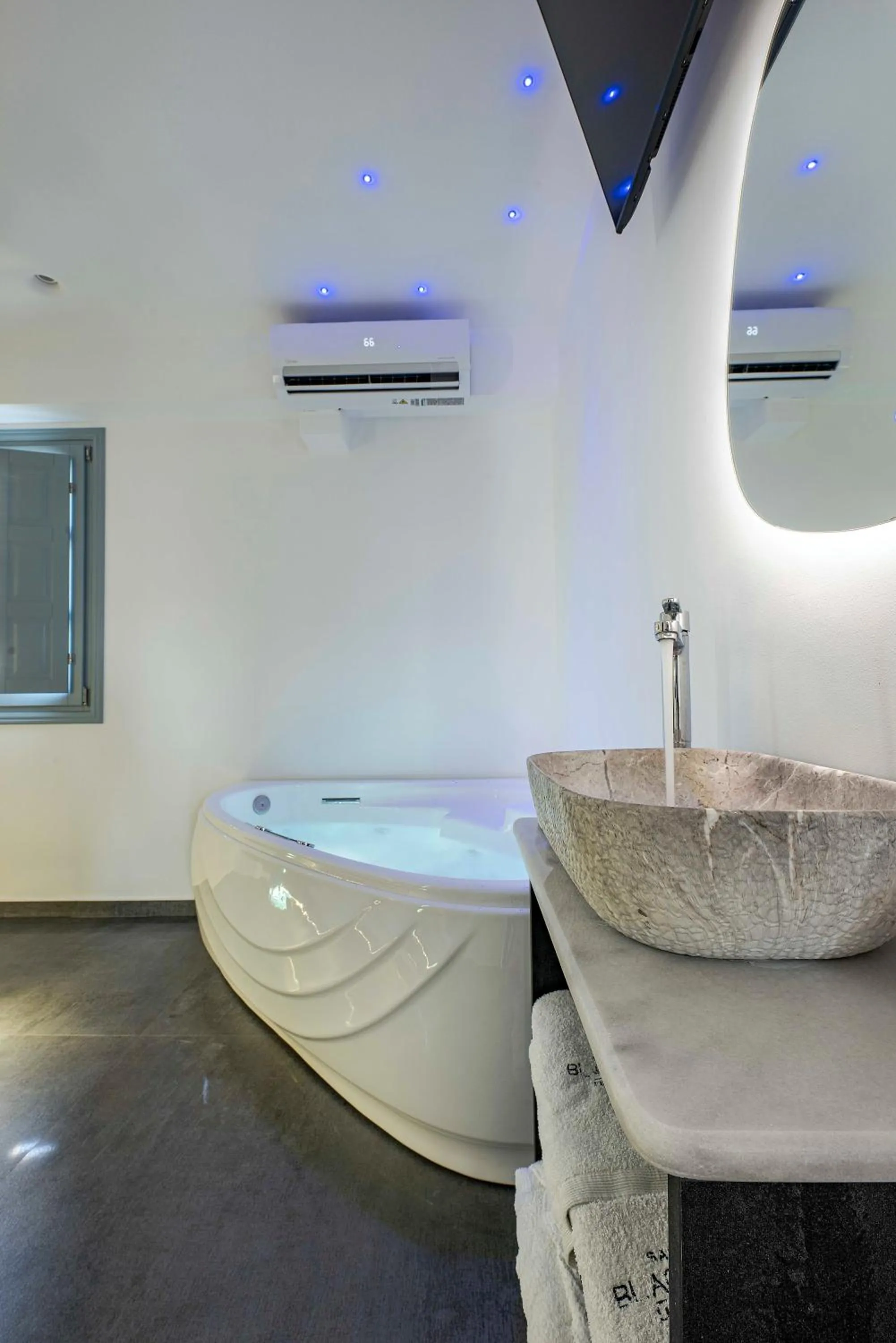 BlackStone Luxury Suites