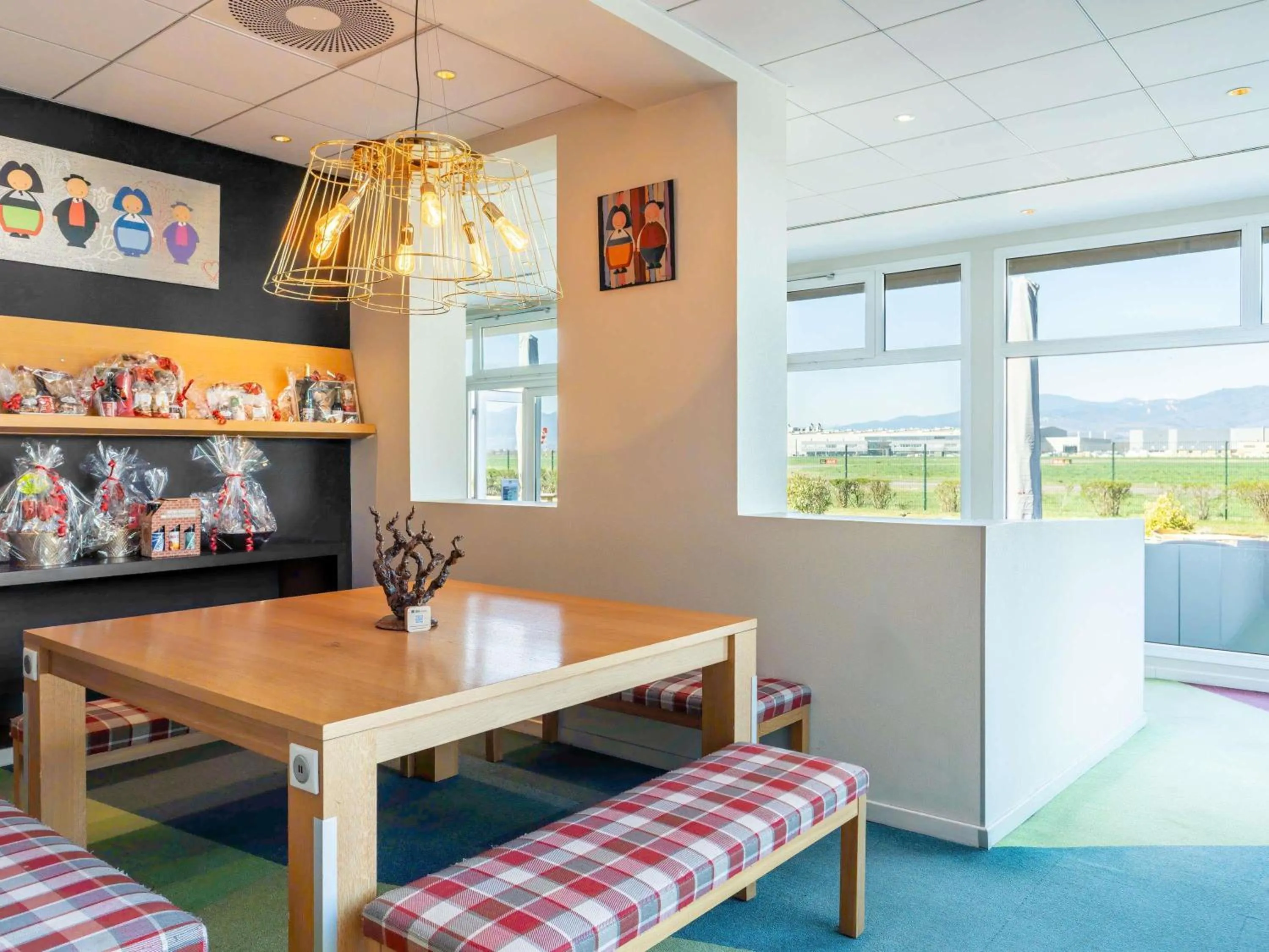 Lounge or bar in Ibis Styles Colmar Nord