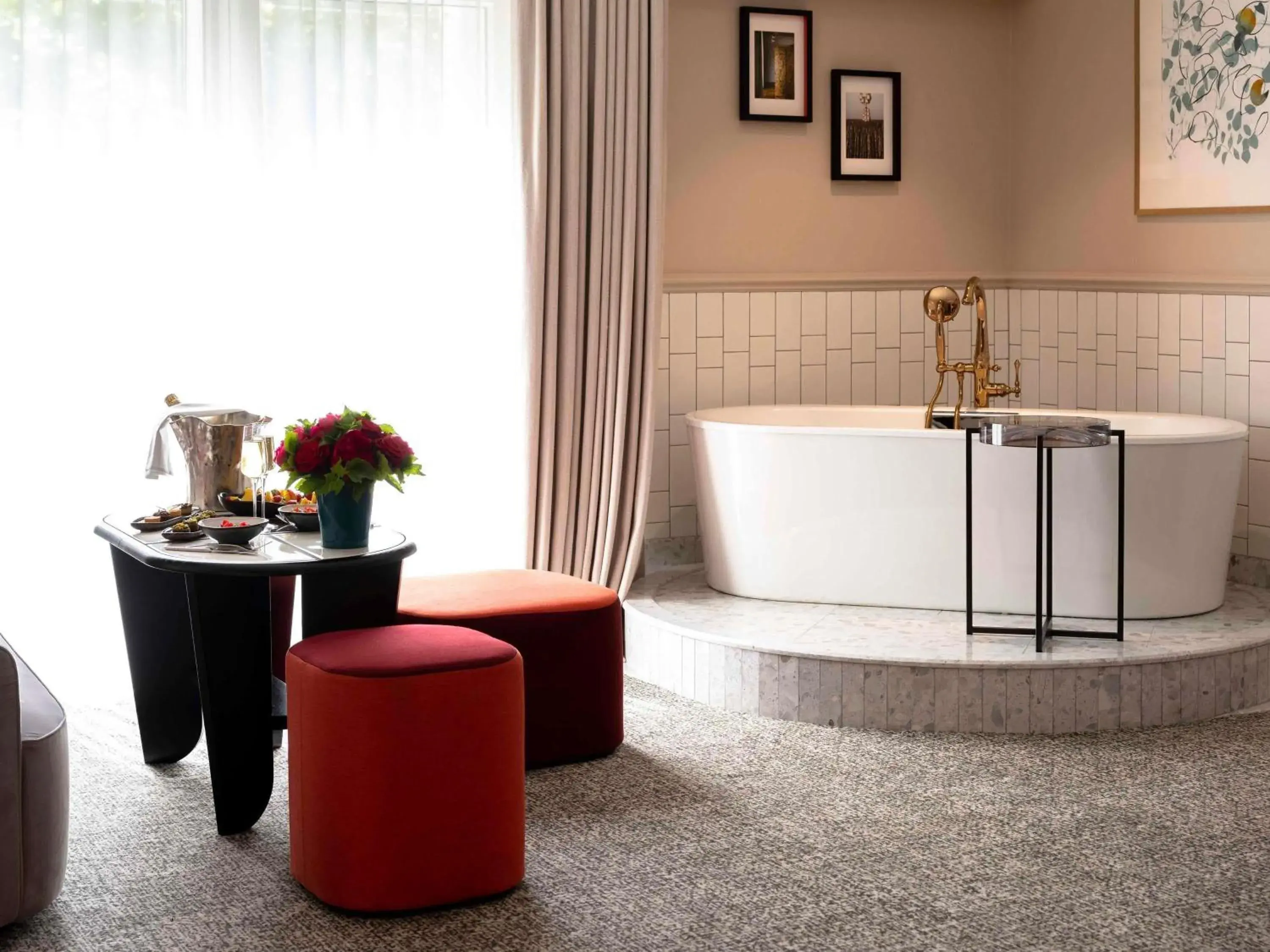 Honeymoon Suite with Round bed/Bathtub/Lounge Area - Grand Boulevard View in Sofitel Le Scribe Paris Opera Honeymoon Suite with Round bed/Bathtub/Lounge Area - Grand Boulevard View in Sofitel Le Scribe Paris Opera