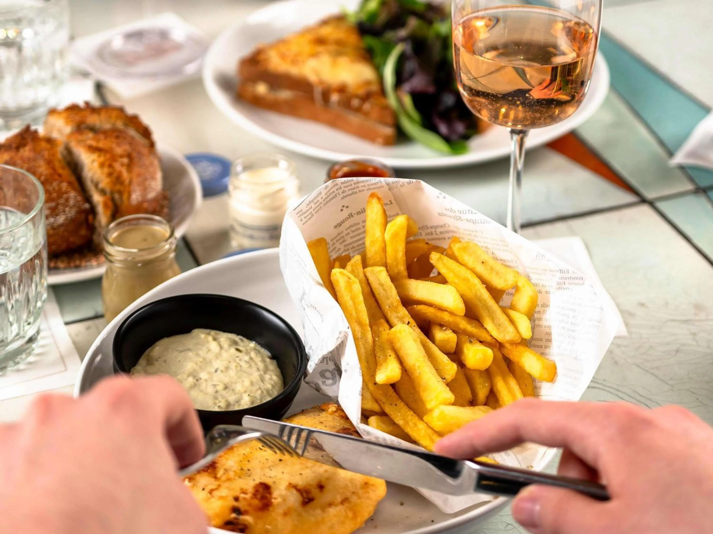 Lounge or bar in Sofitel Le Scribe Paris Opera