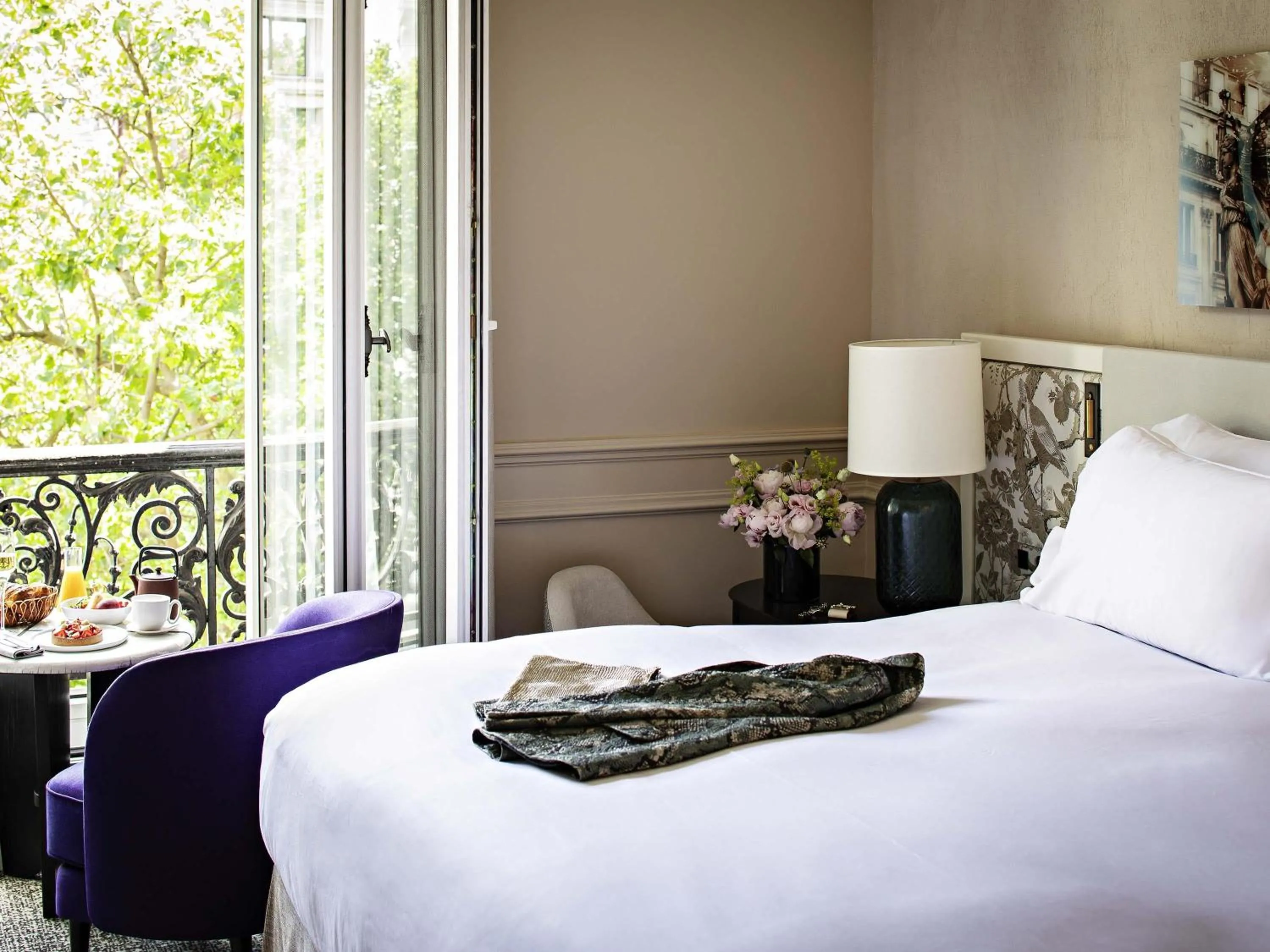 Bedroom, Bed in Sofitel Le Scribe Paris Opera