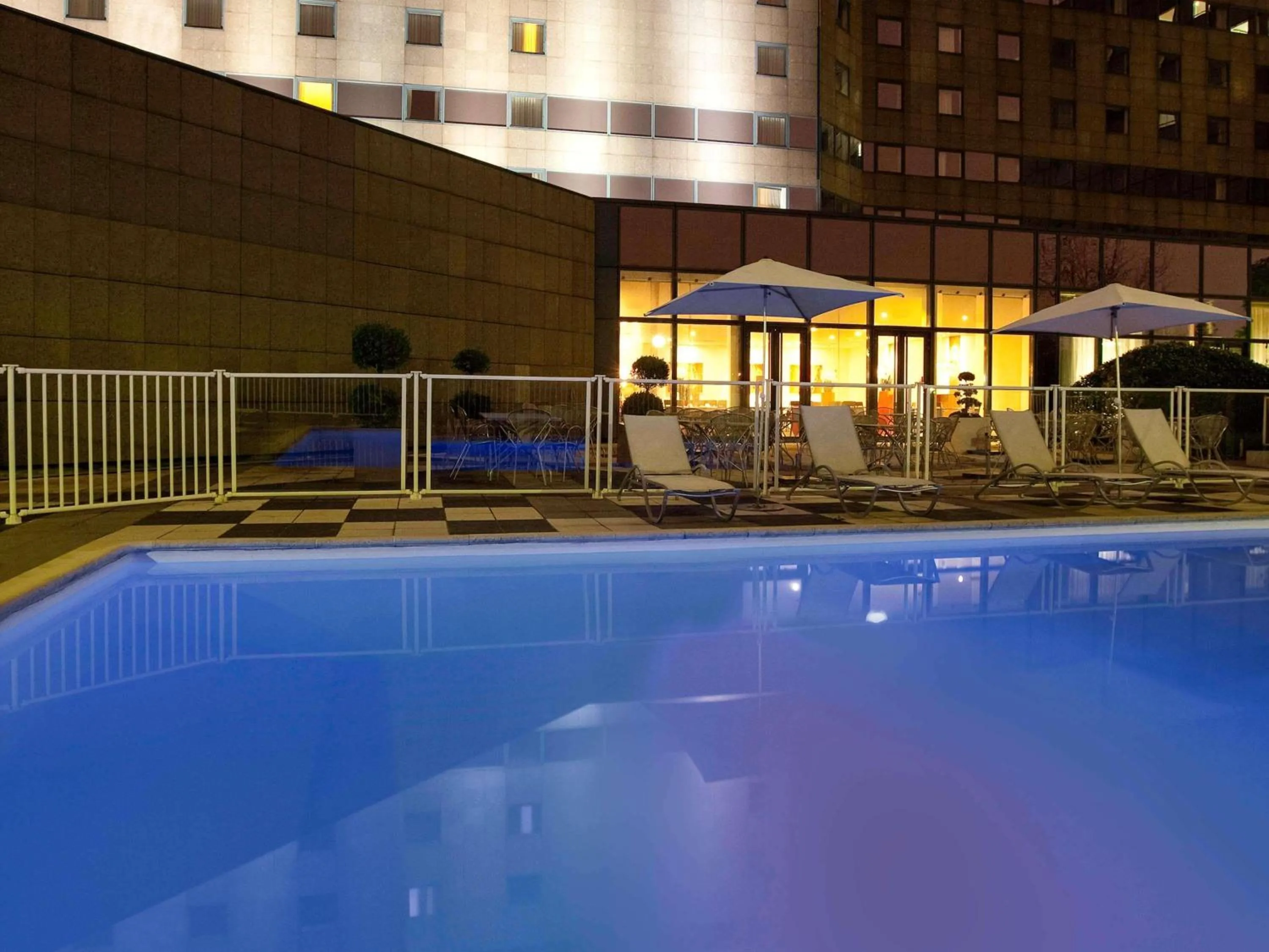 Pool view in Novotel Marne-la-Vallée Noisy-le-Grand