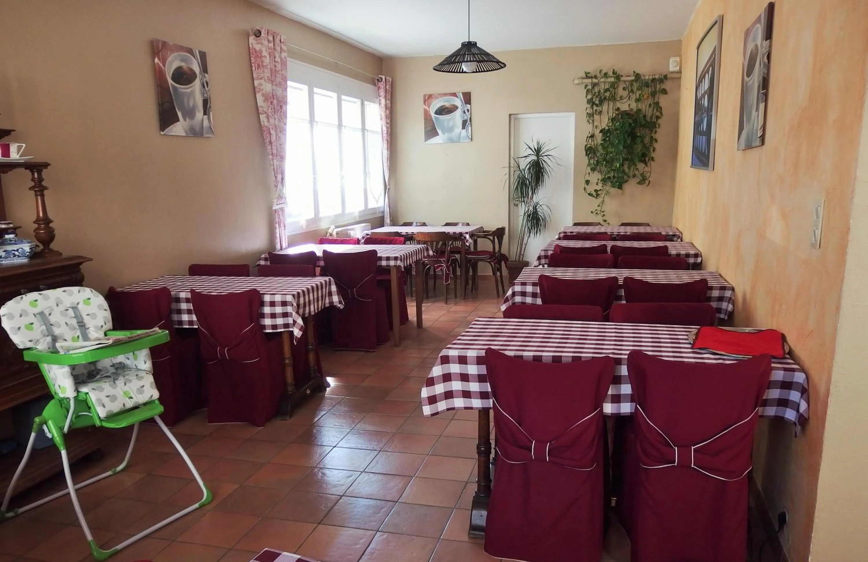 Restaurant/places to eat in Au Saint Roch - Hôtel et Jardin