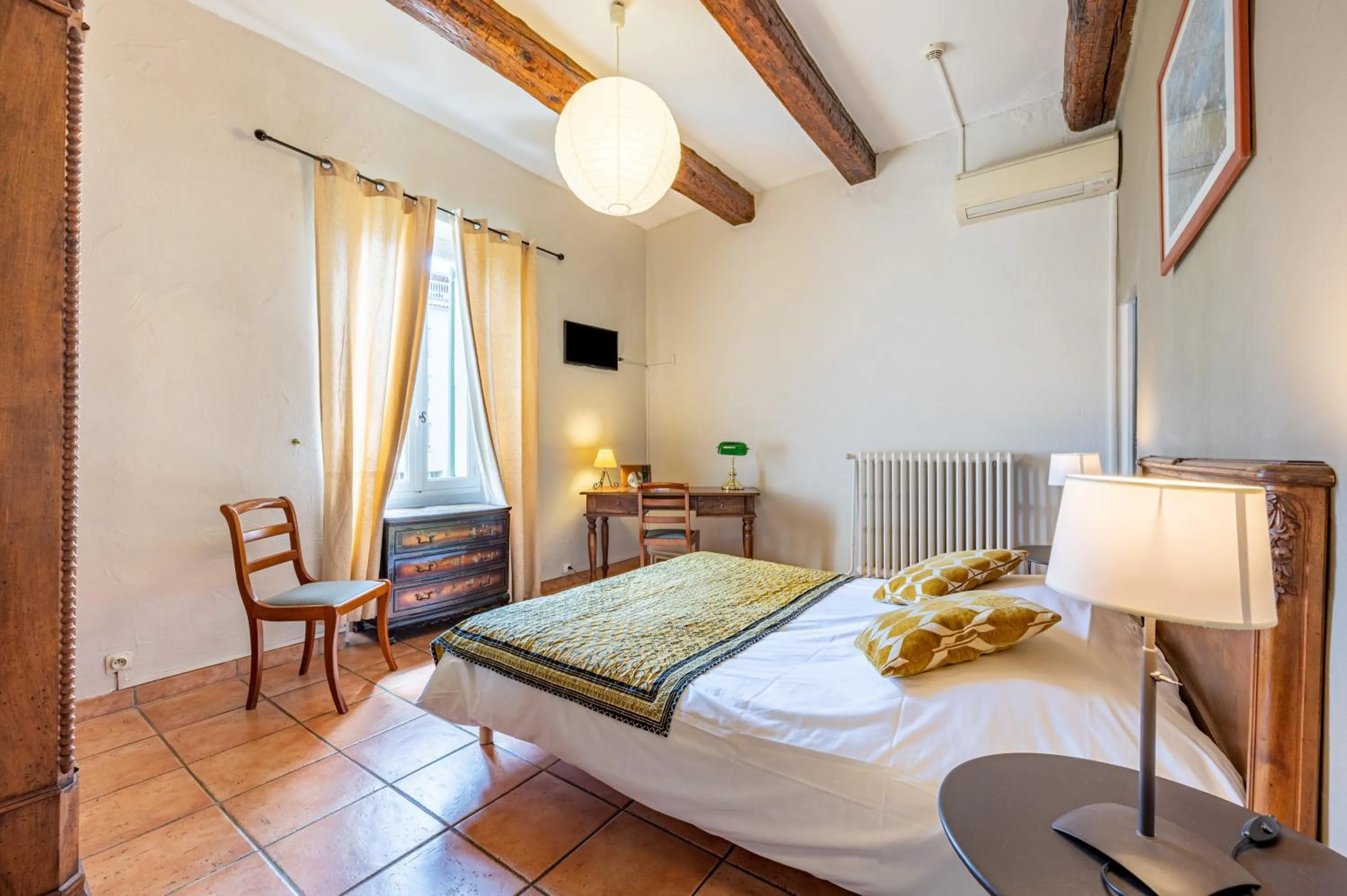 Bedroom, Bed in Au Saint Roch - Hôtel et Jardin