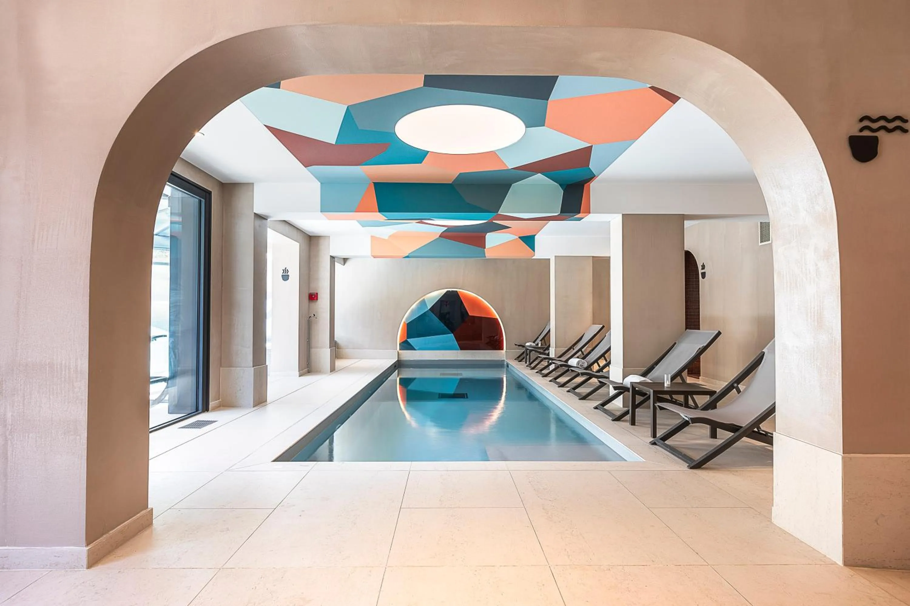 Swimming pool in Chalet Hôtel Le Prieuré & Spa