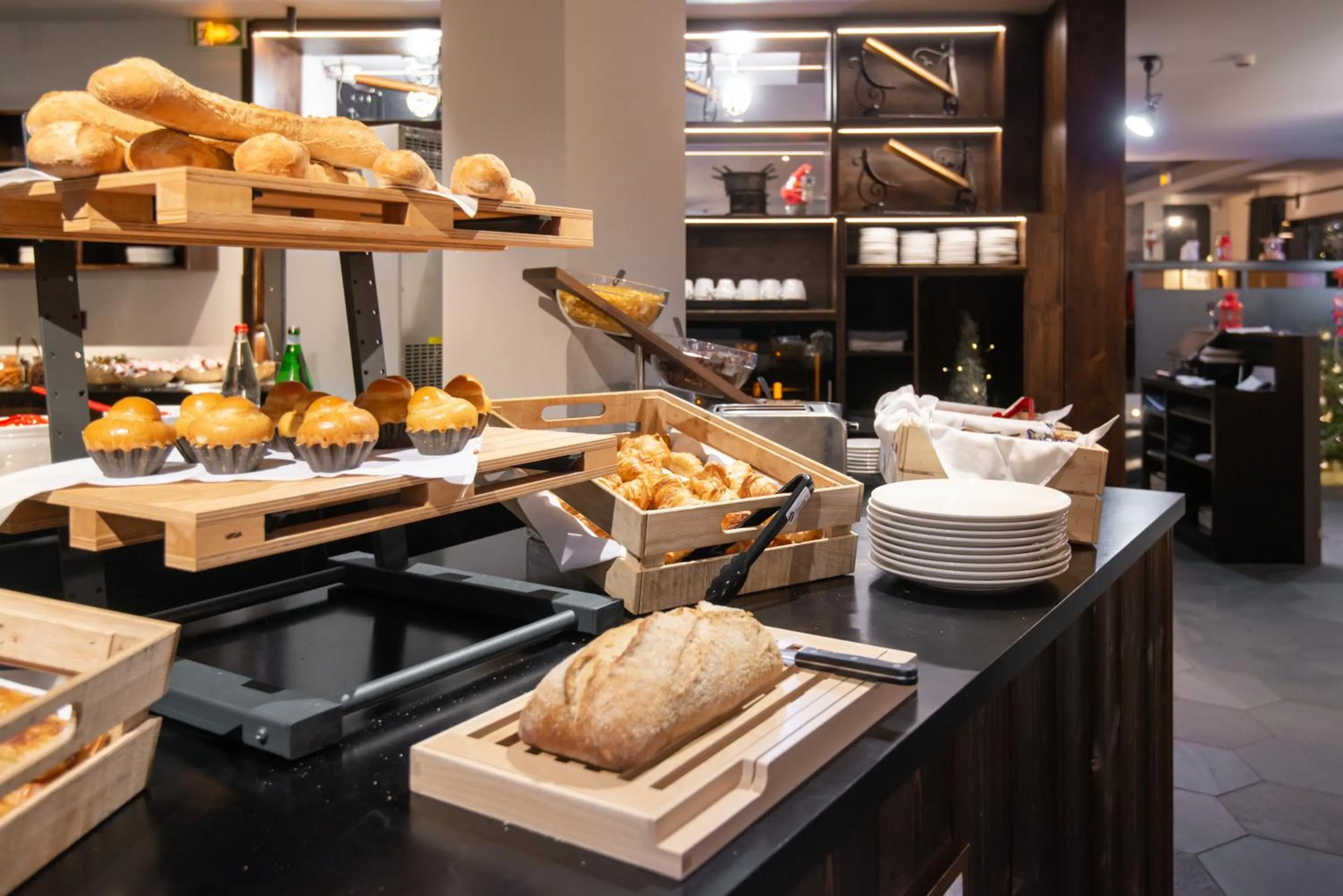 Breakfast in Chalet Hôtel Le Prieuré & Spa