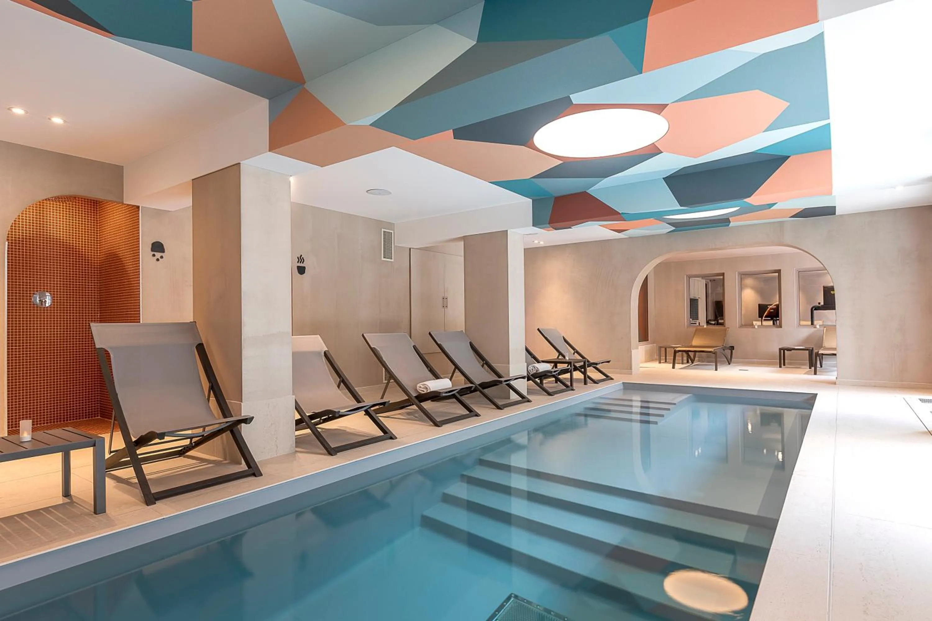 Swimming pool in Chalet Hôtel Le Prieuré & Spa