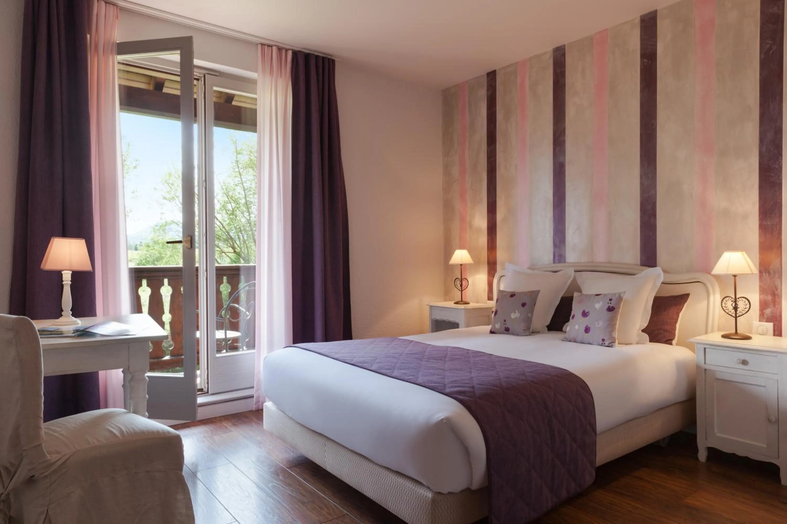 Bed in Hôtel Restaurant Verger des Châteaux, The Originals Relais, proche Sélestat