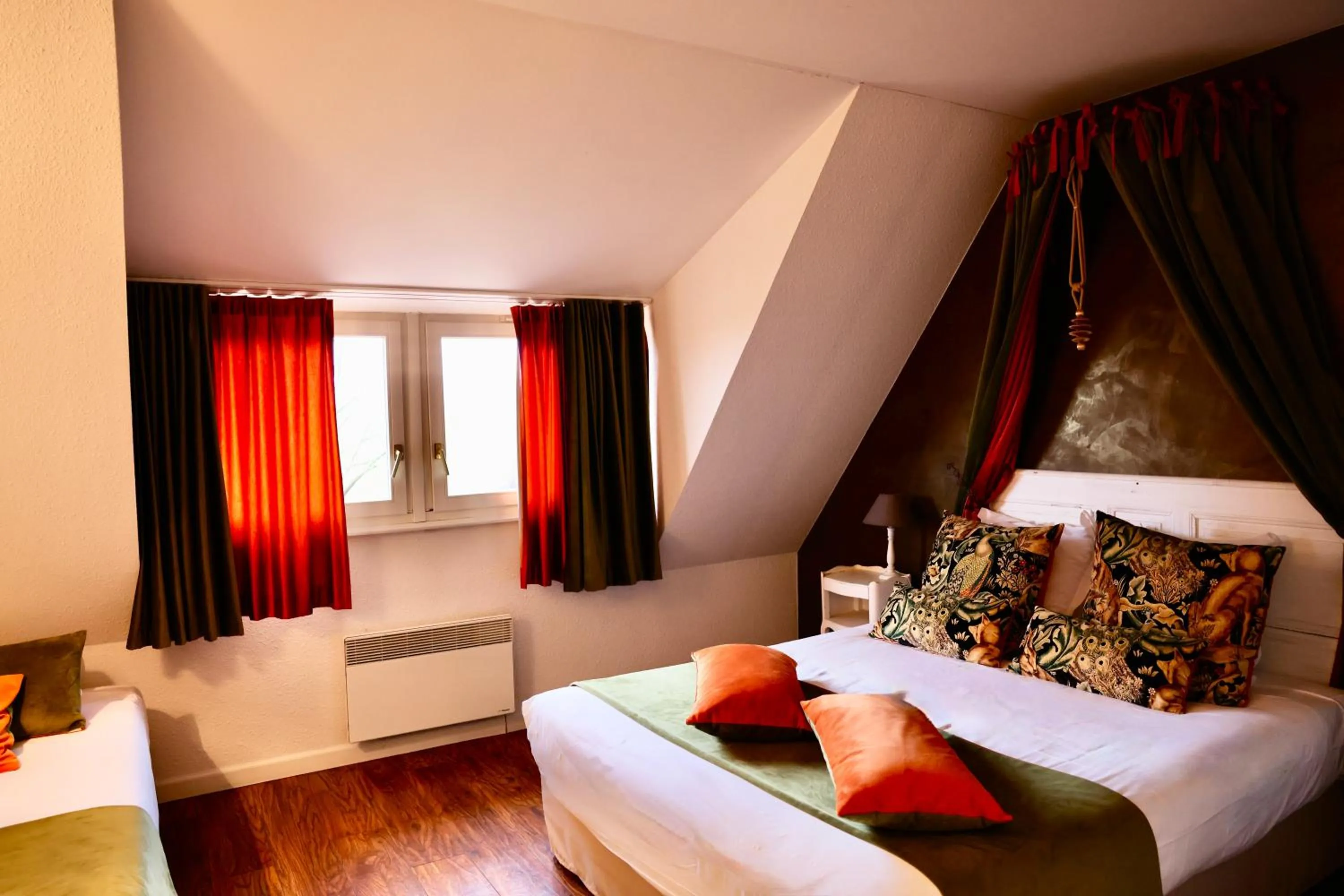Bed in Hôtel Restaurant Verger des Châteaux, The Originals Relais, proche Sélestat