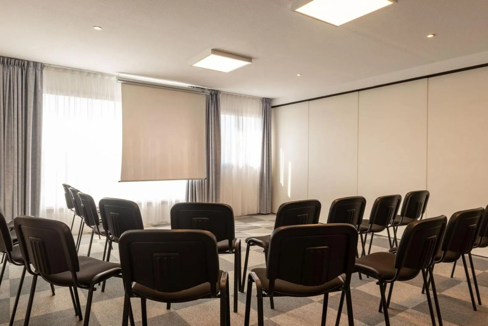 Banquet/Function facilities in Hotel The Originals Bernay Acropole