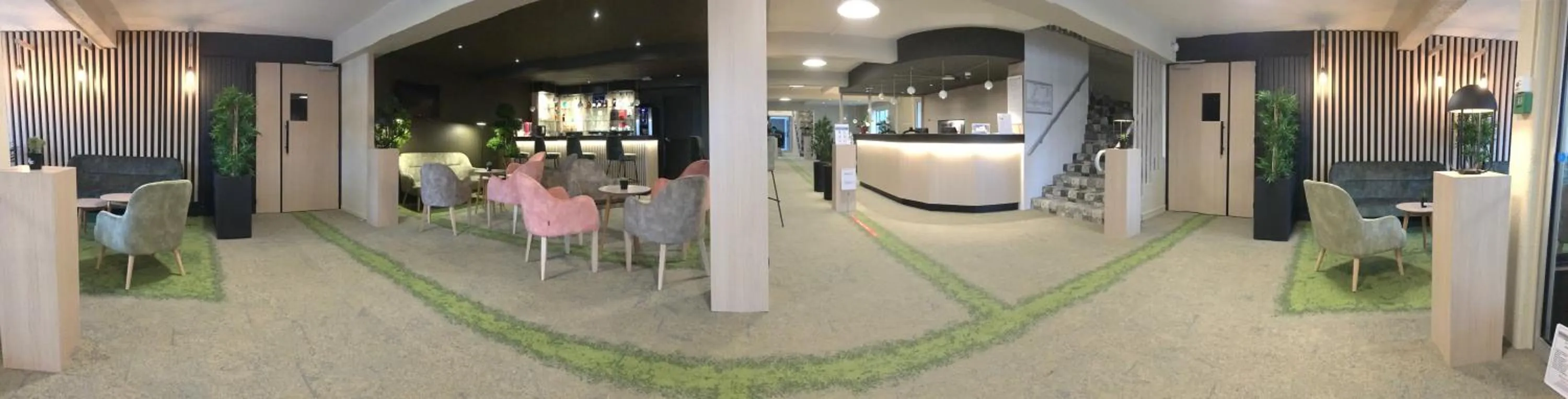 Lobby or reception in Hotel The Originals Bernay Acropole