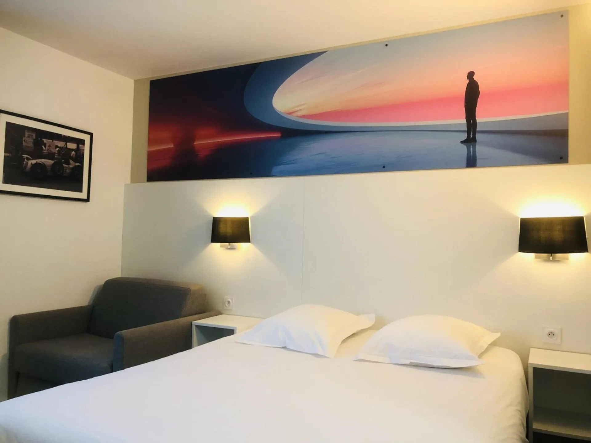 Bedroom, Bed in Hotel The Originals Bernay Acropole