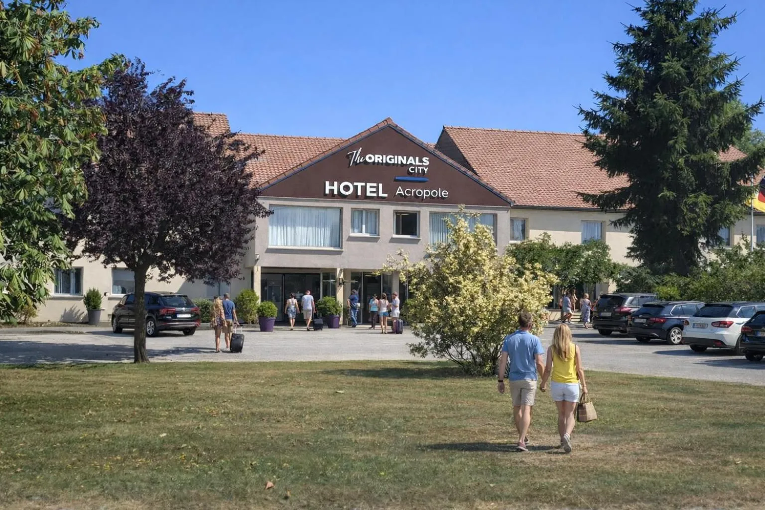 Property building in Hotel The Originals Bernay Acropole