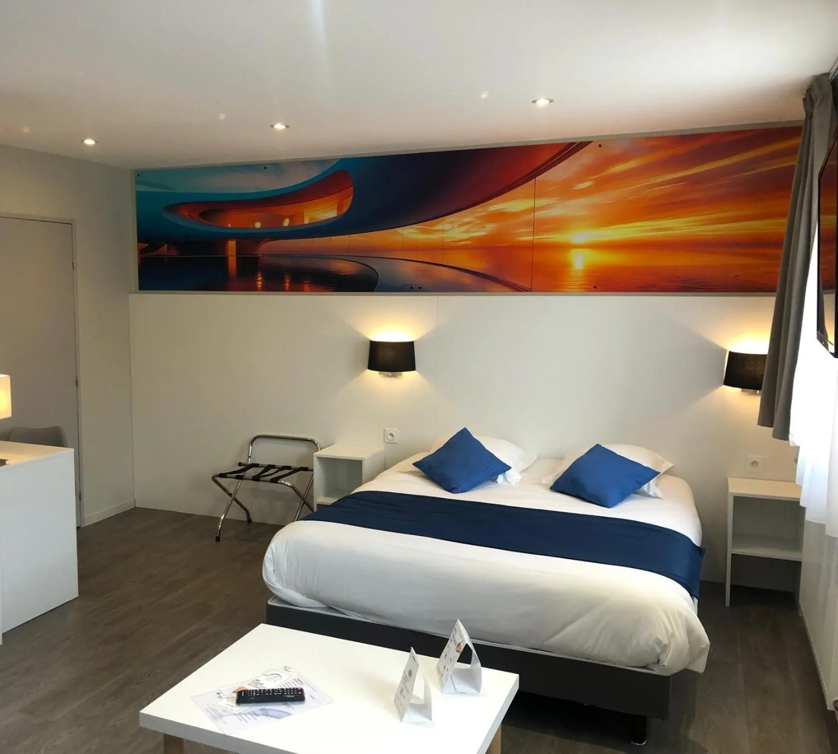 Photo of the whole room, Bed in Hotel The Originals Bernay Acropole