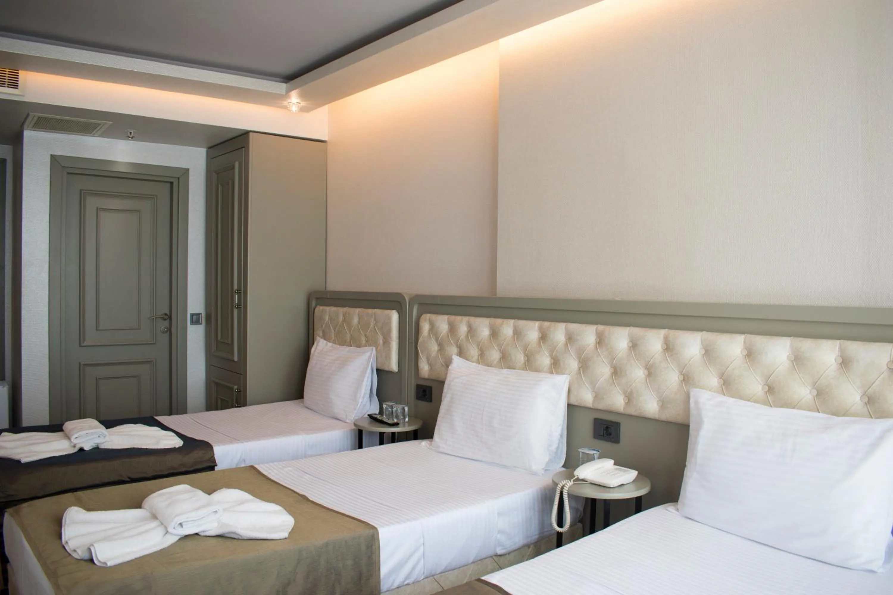 Photo of the whole room, Bed in Mayer Hotel Istanbul