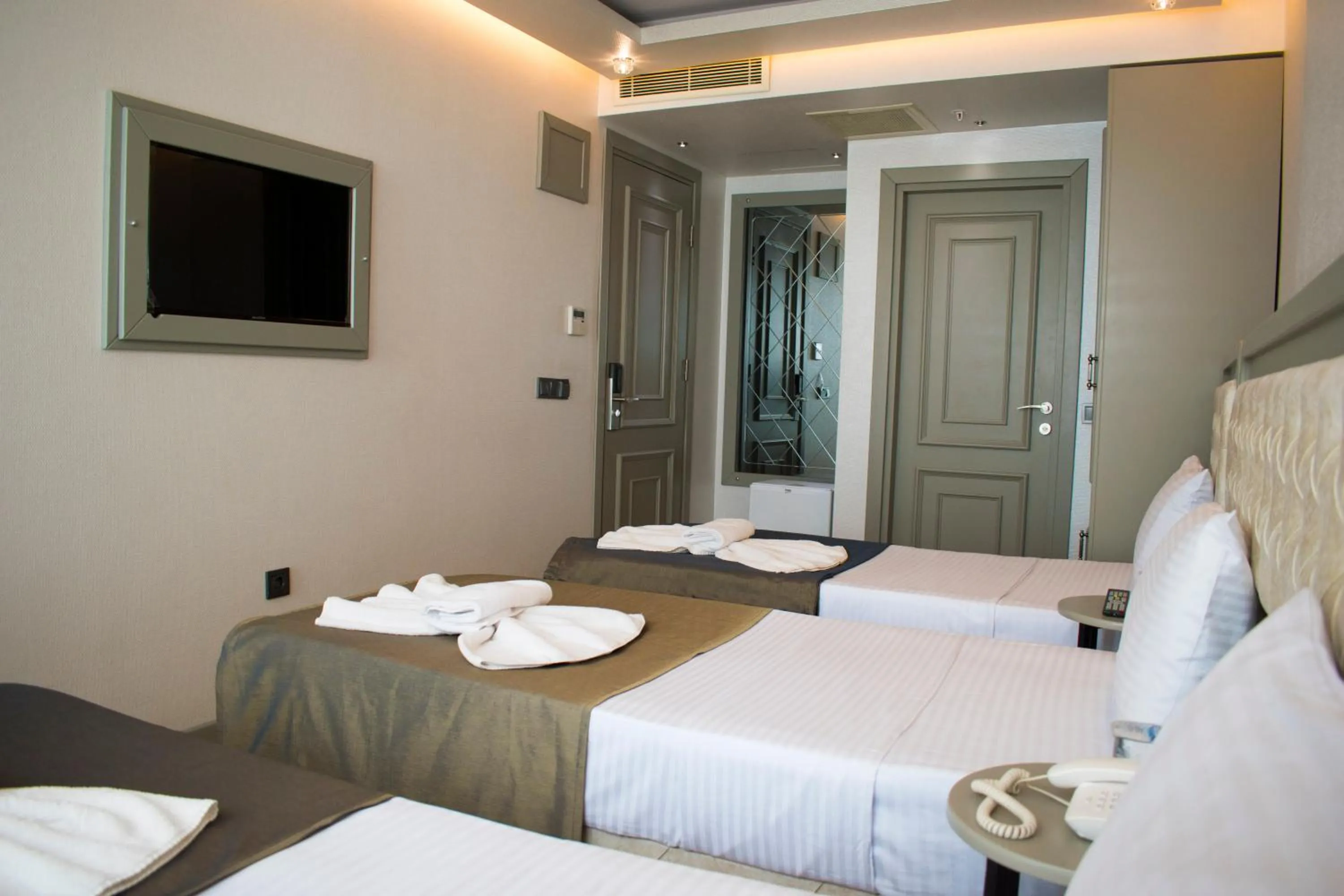Photo of the whole room, Bed in Mayer Hotel Istanbul