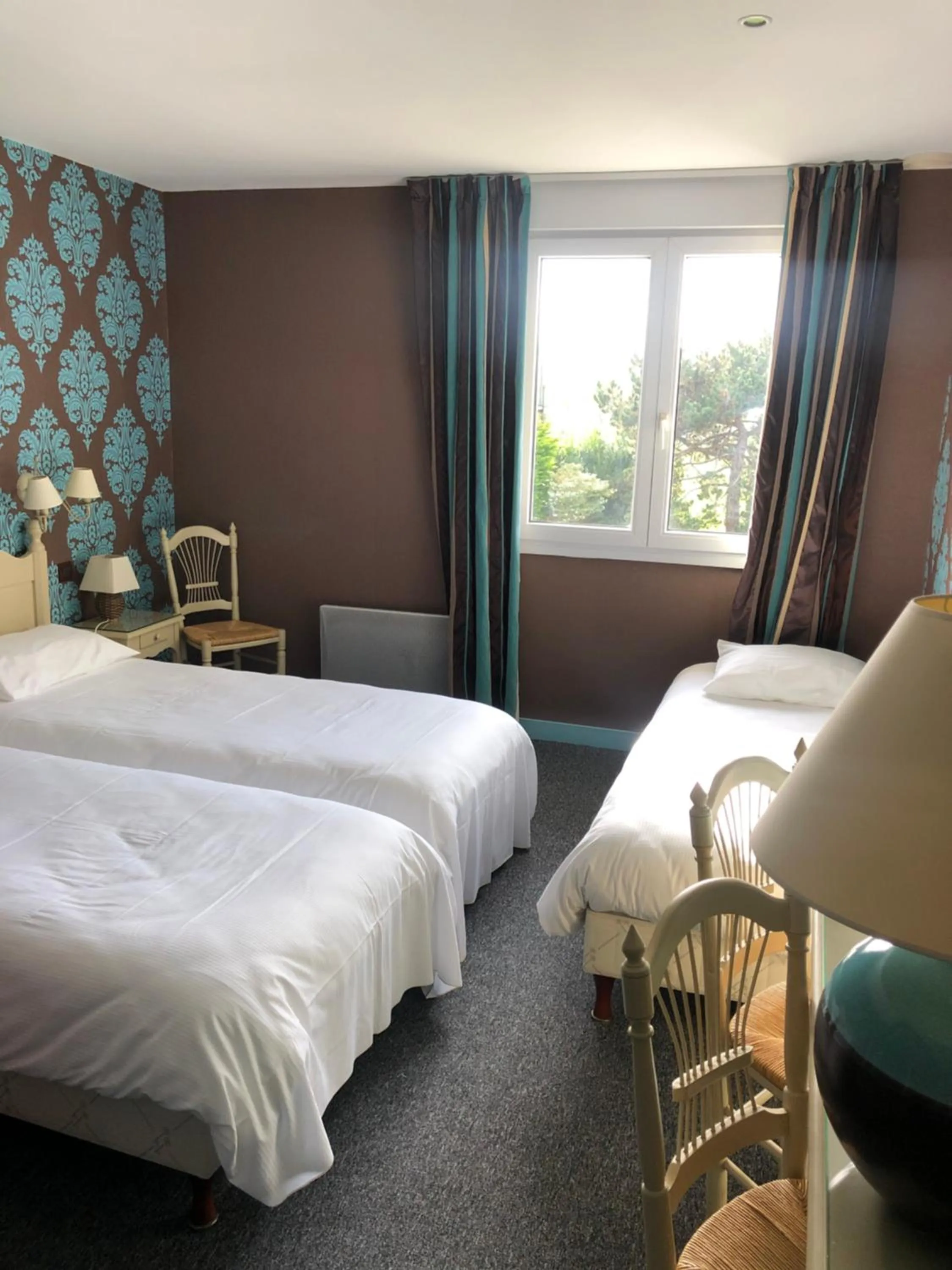 Bed in The Originals City, Hôtel La Cour Carrée, EU