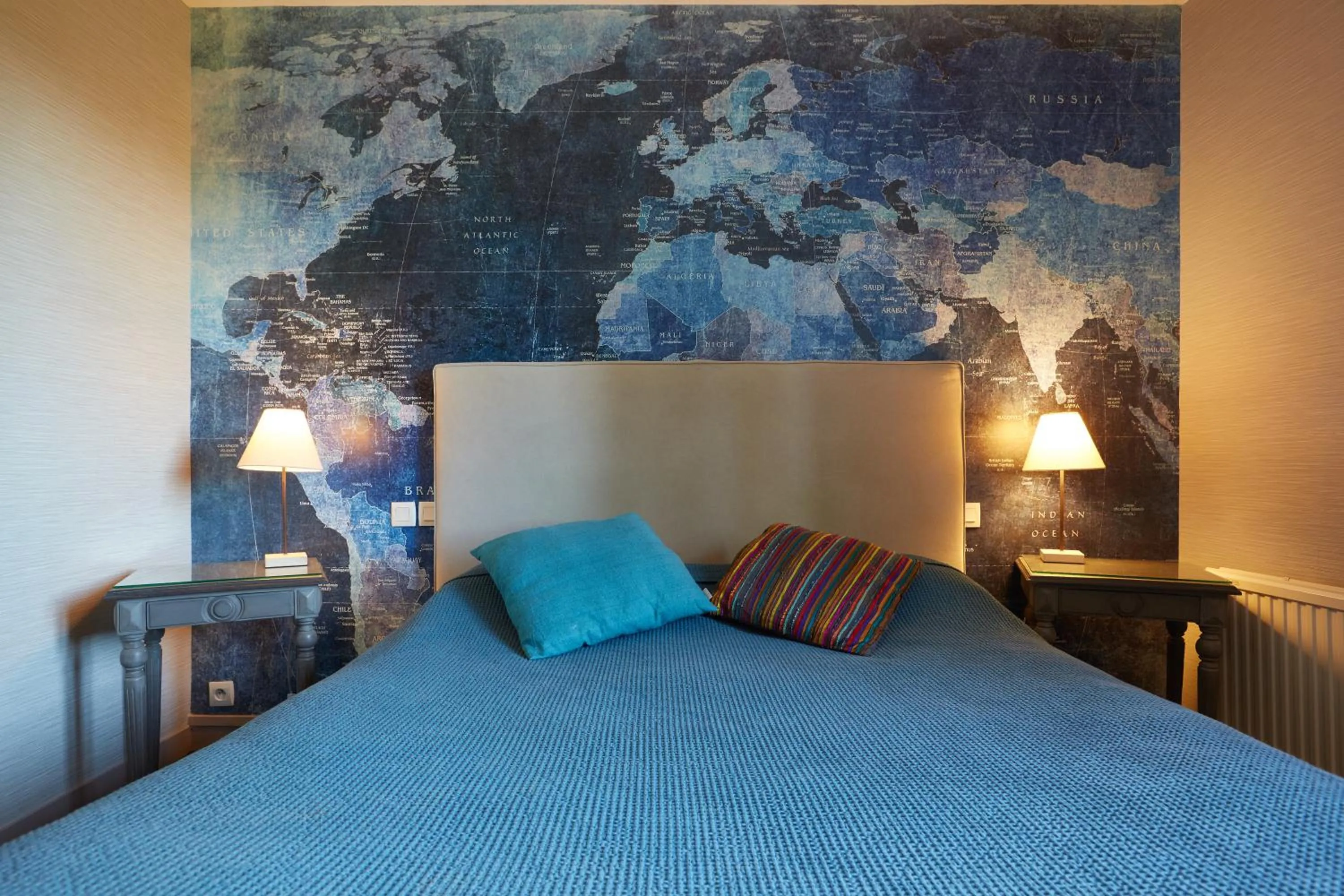 Bed in The Originals City, Hôtel La Cour Carrée, EU