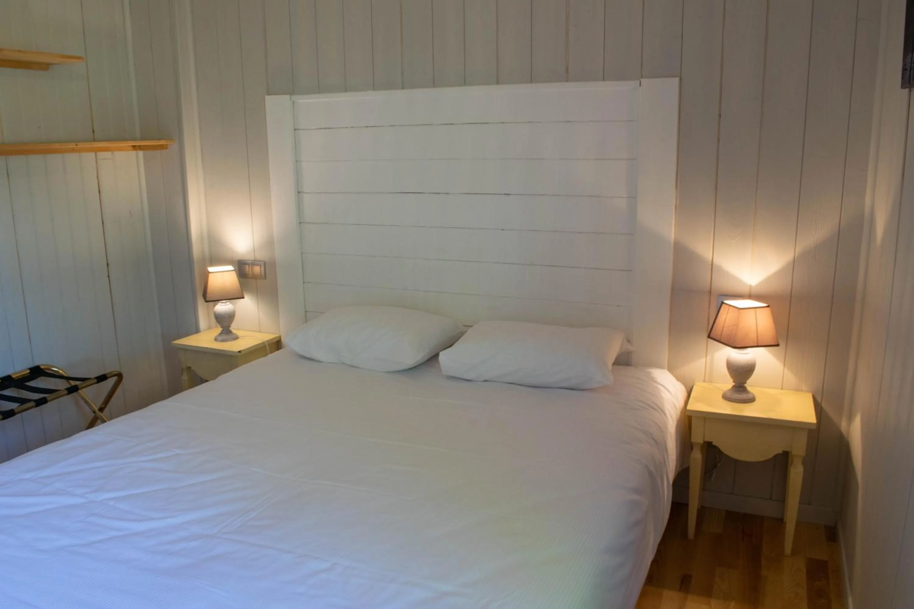 Bed in The Originals City, Hôtel La Cour Carrée, EU