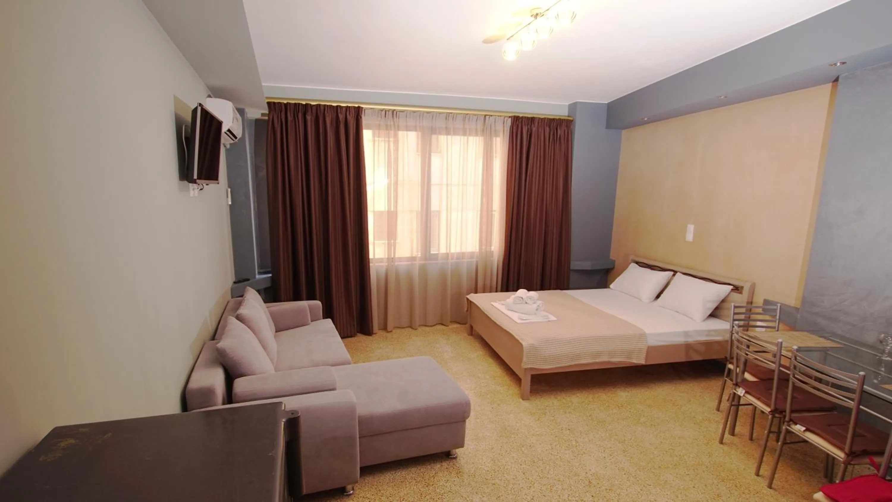 Photo of the whole room in Day in Athens