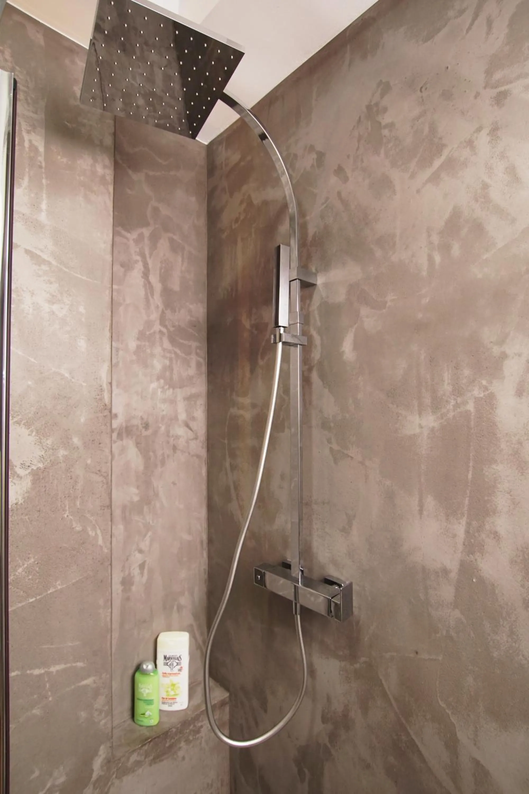 Shower in Day in Athens