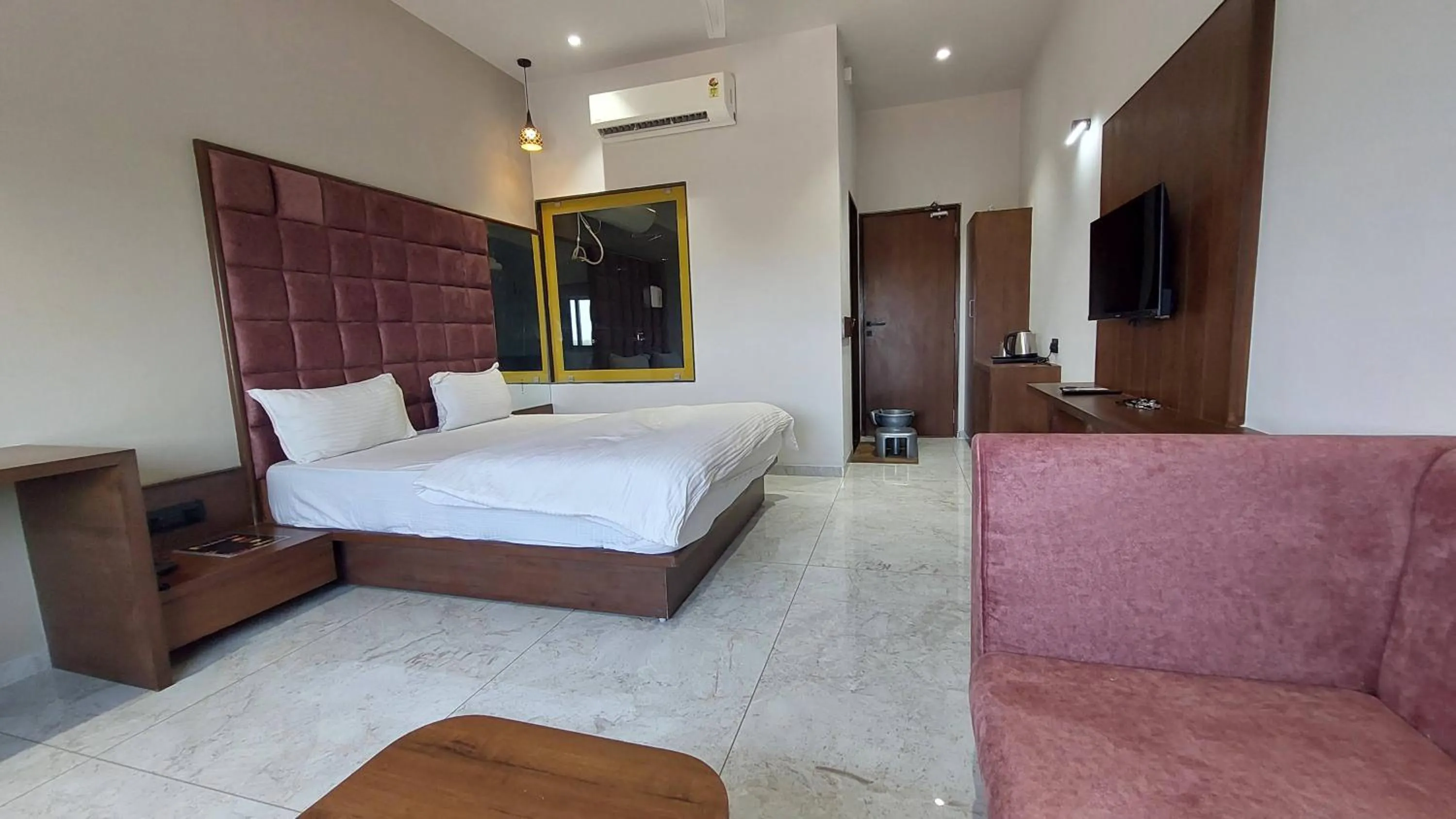 Photo of the whole room, Bed in Hotel Sparsh Inn - Chandkheda