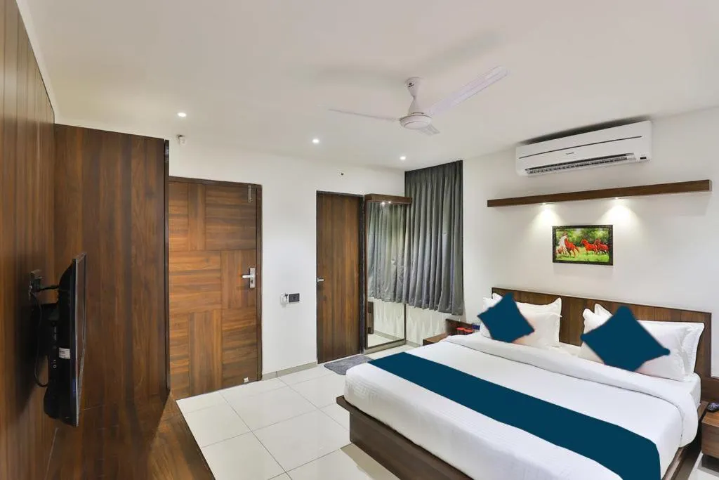 Photo of the whole room, Bed in Hotel Sparsh Inn - Chandkheda