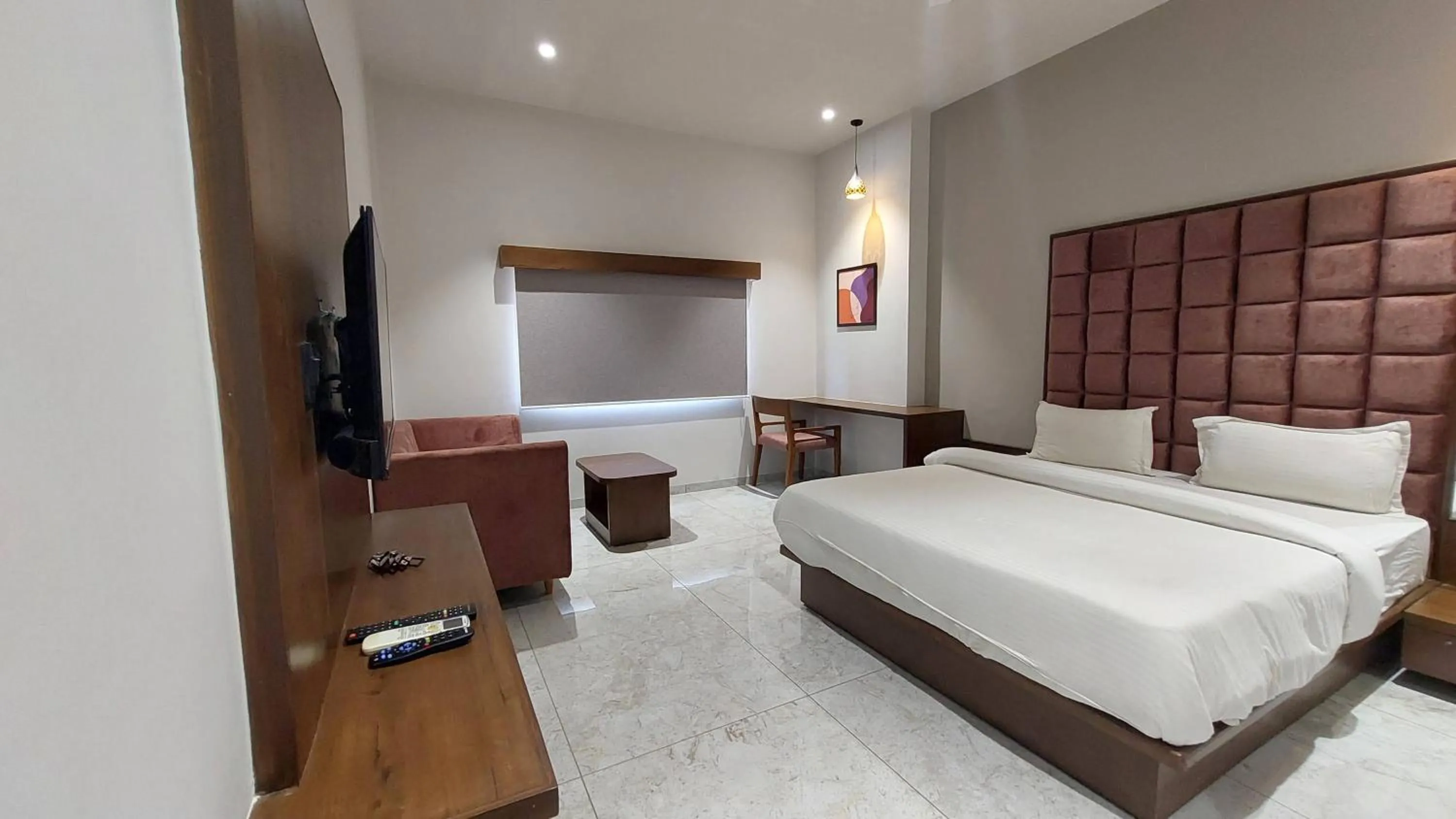 Bedroom, Bed in Hotel Sparsh Inn - Chandkheda