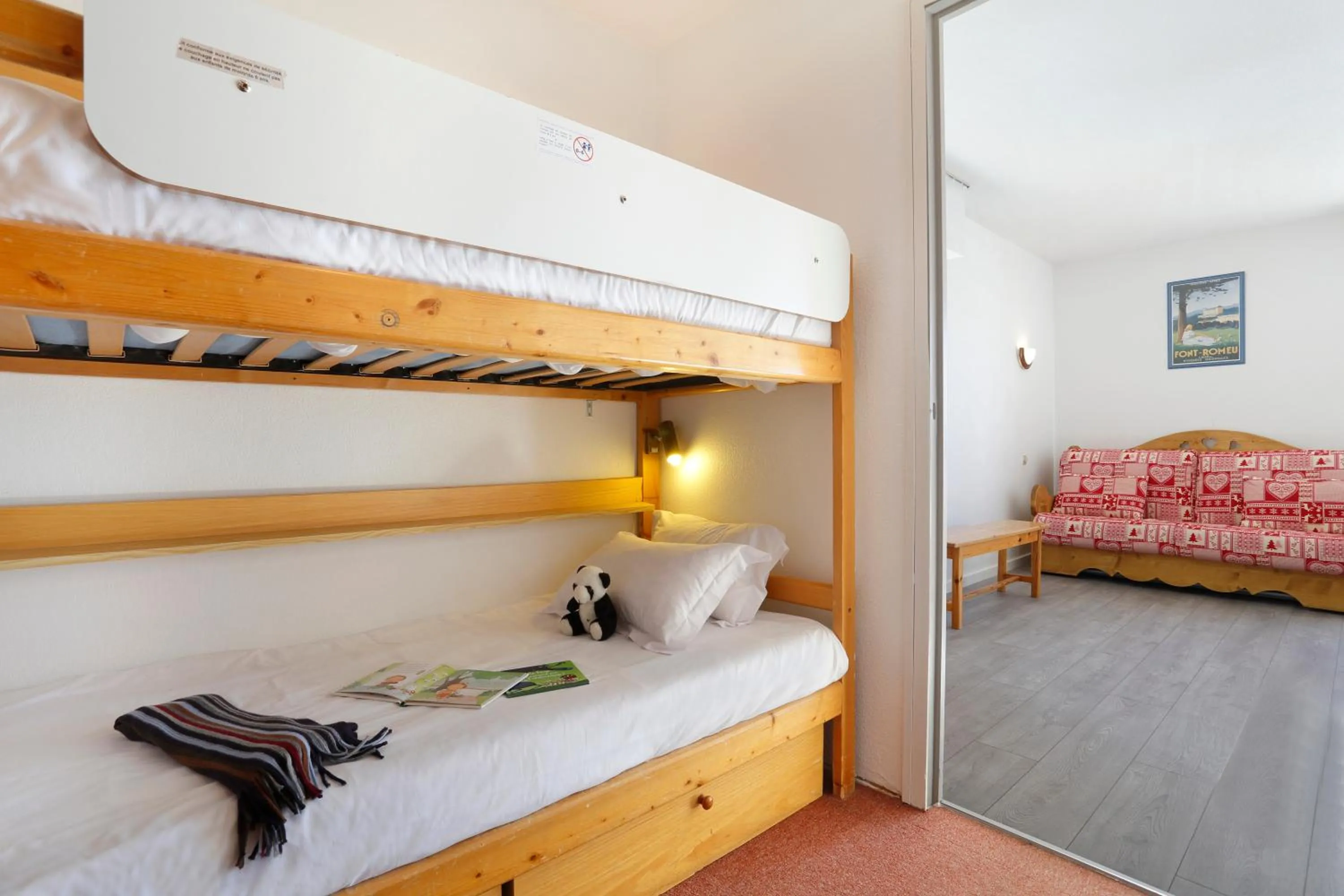 Photo of the whole room, Bed in Les Balcons Du Soleil