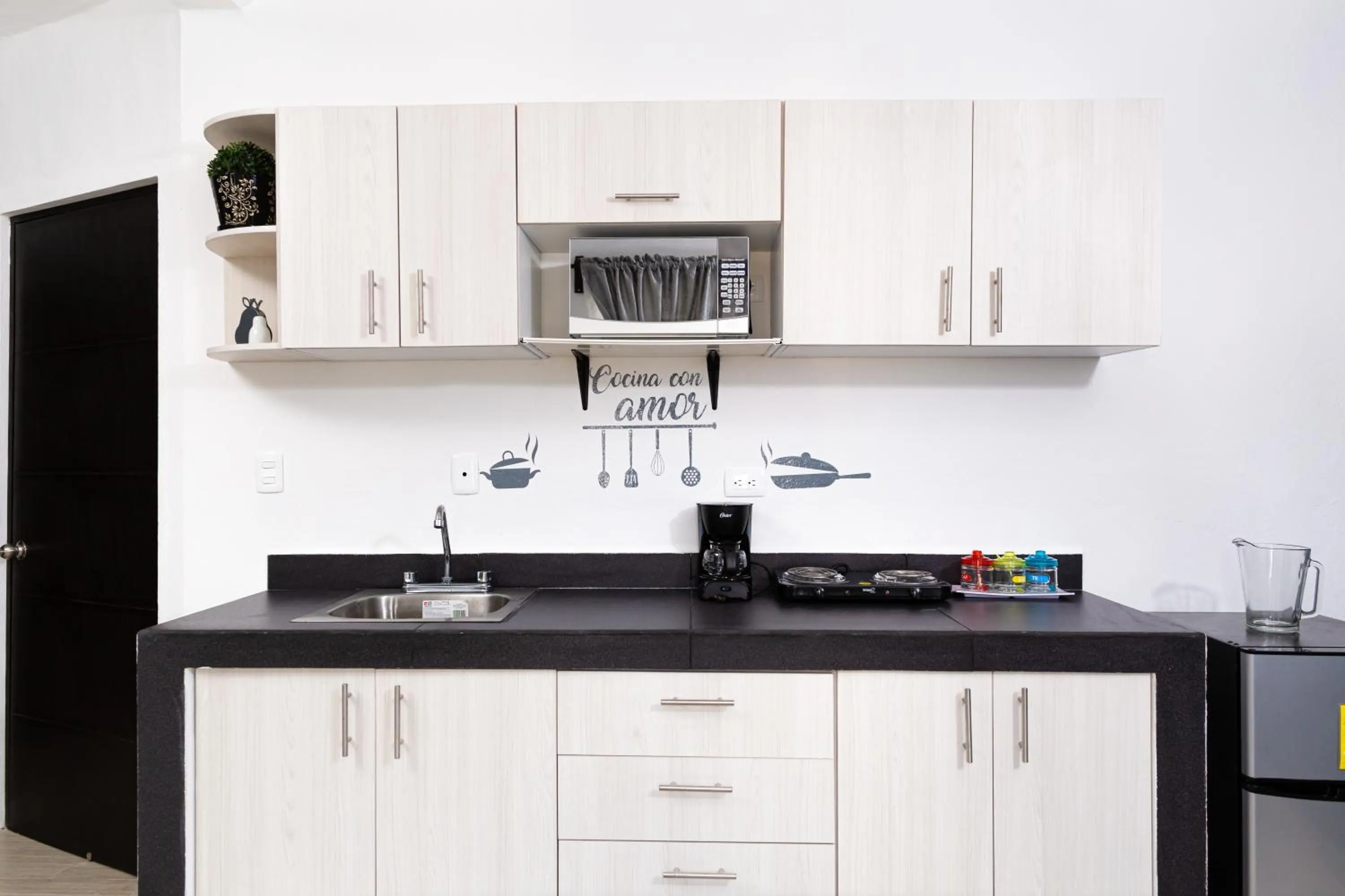 Kitchen or kitchenette in Santa Fe Studios And Suites