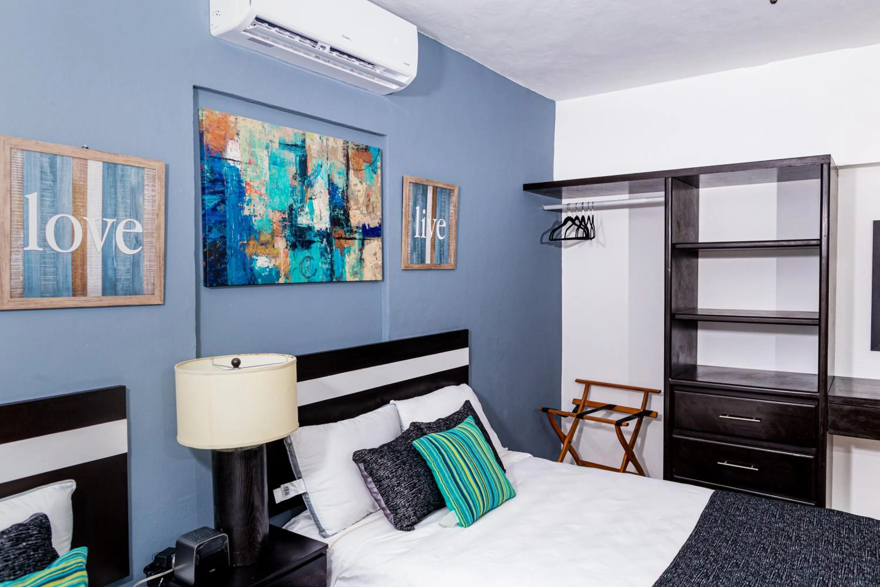 Photo of the whole room, Bed in Santa Fe Studios And Suites