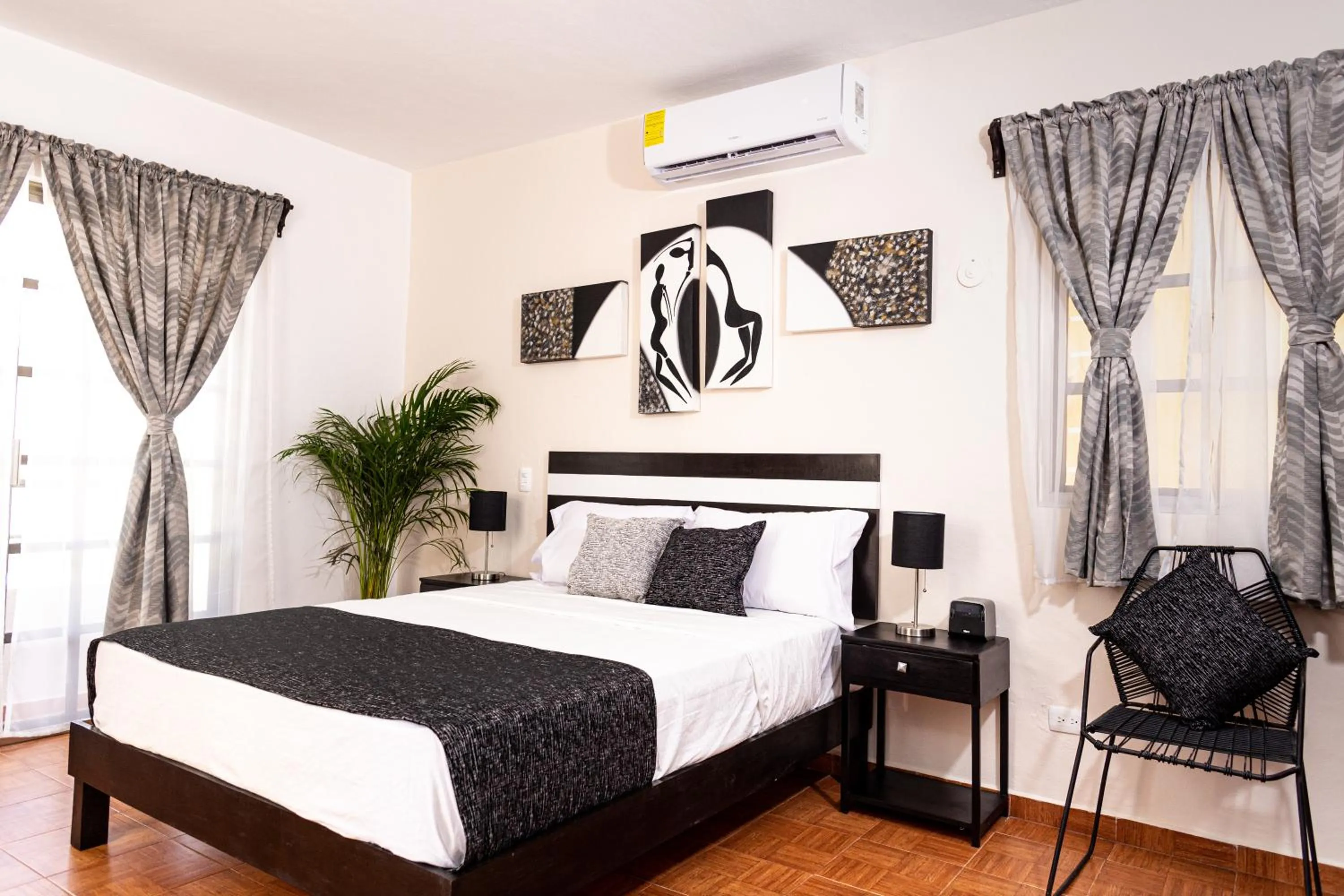 Photo of the whole room, Bed in Santa Fe Studios And Suites