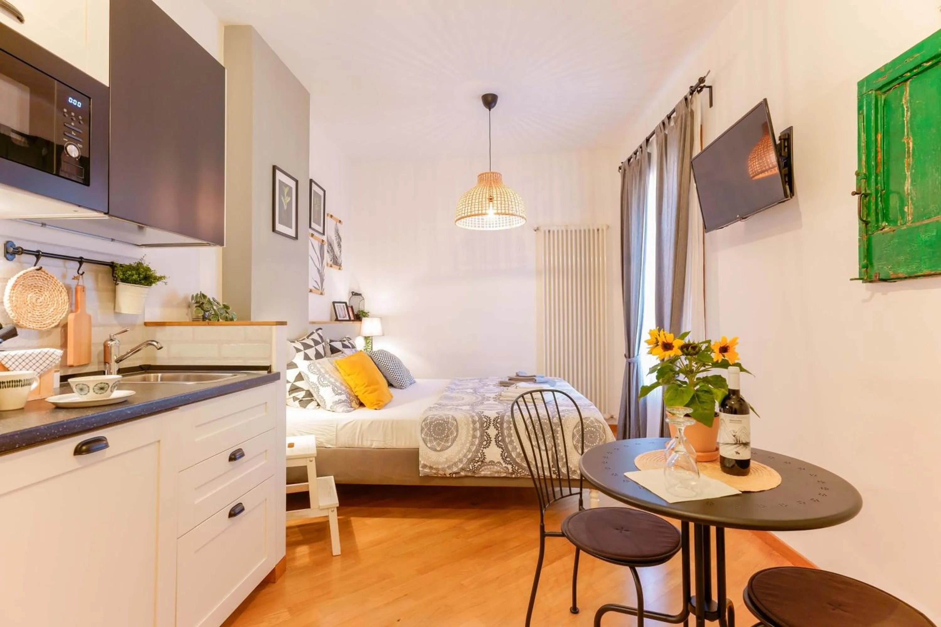 Photo of the whole room in B&B Il Viaggio Bologna