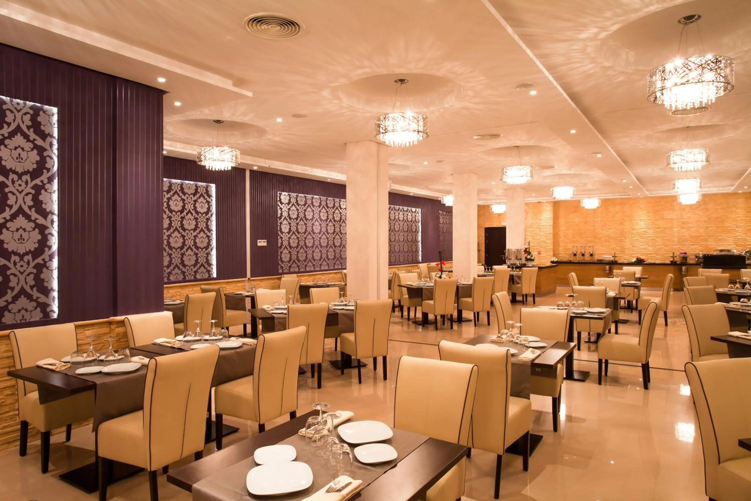 Restaurant/places to eat in Sky Casa Airport