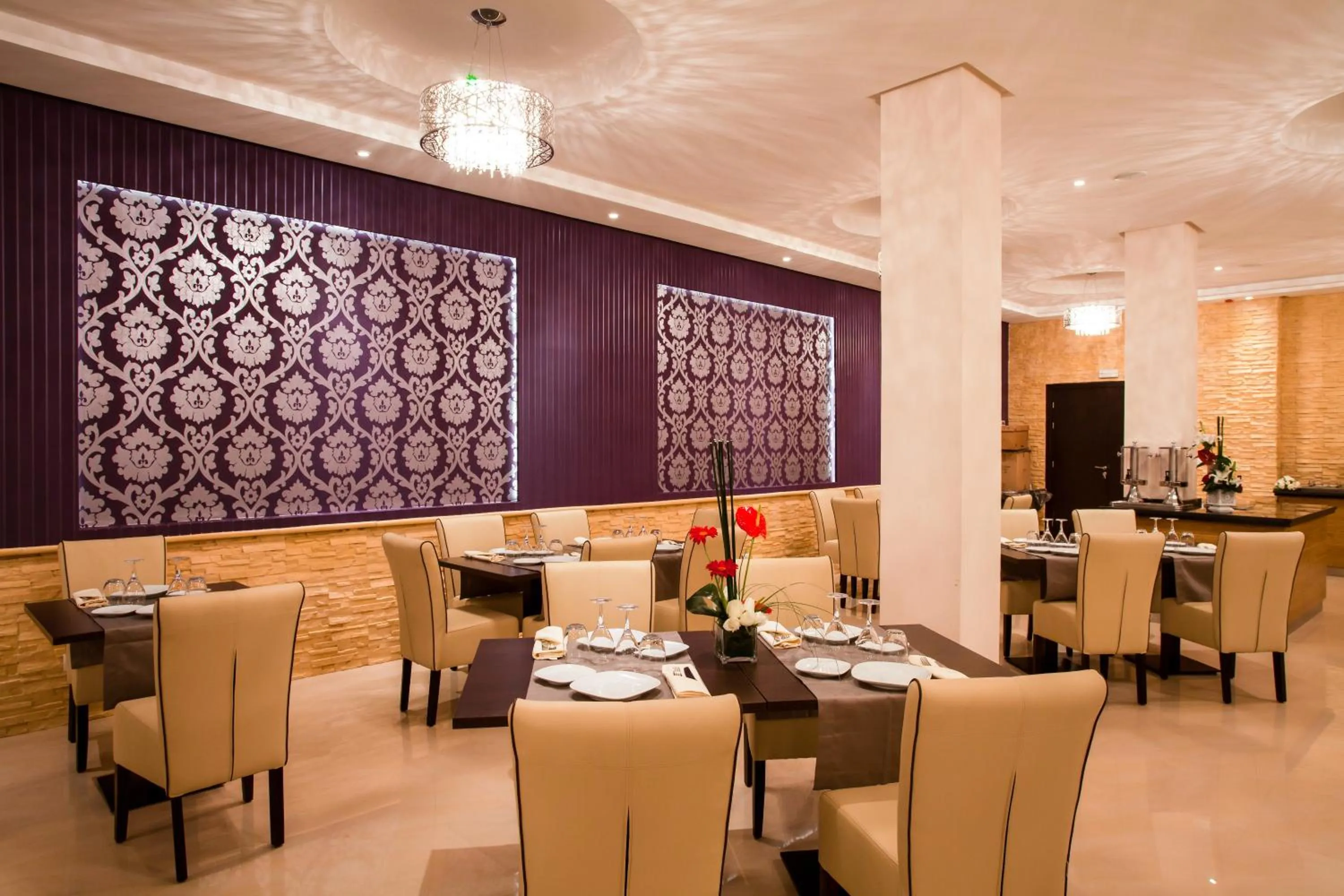 Restaurant/places to eat in Sky Casa Airport