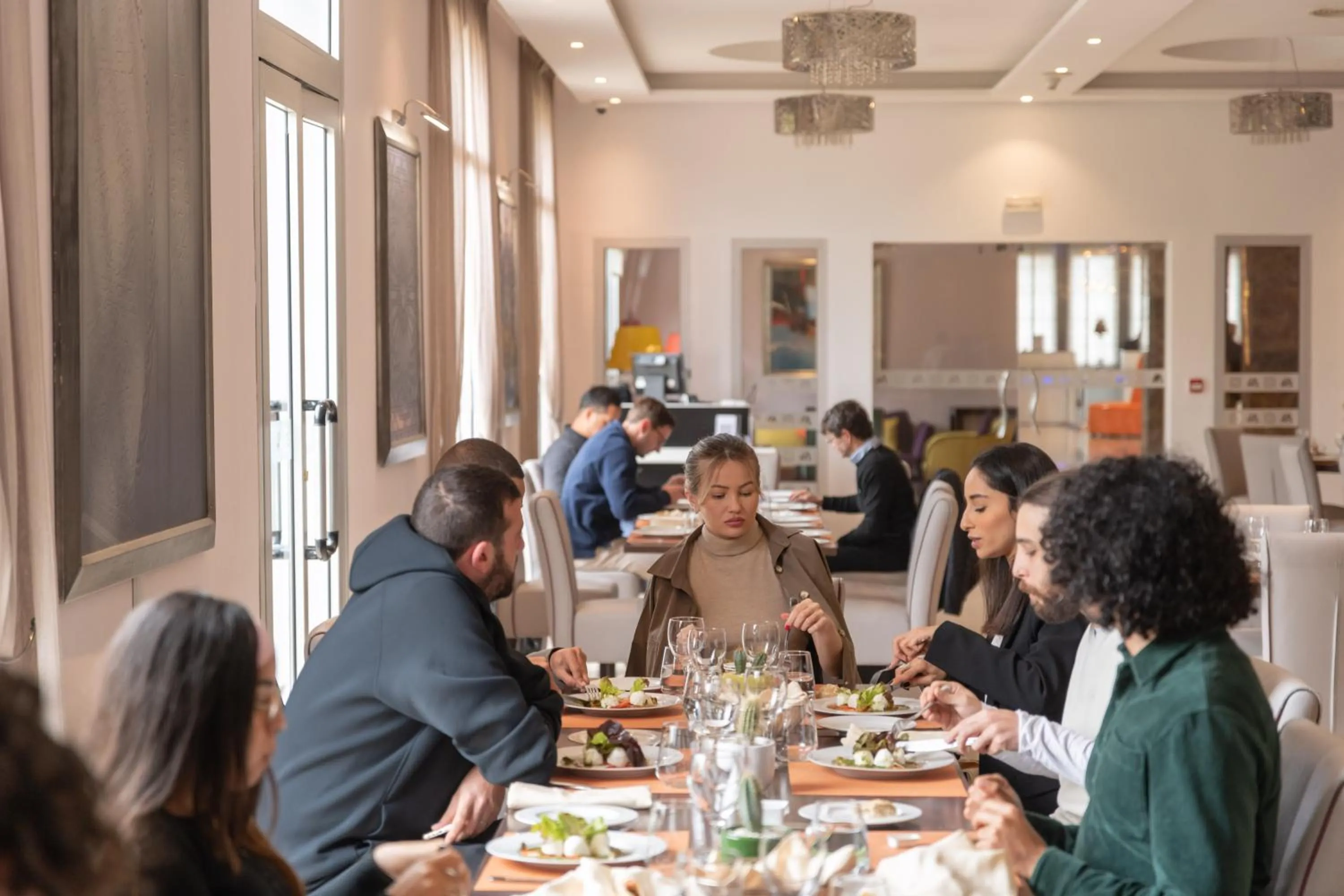 Restaurant/places to eat in Sky Casa Airport