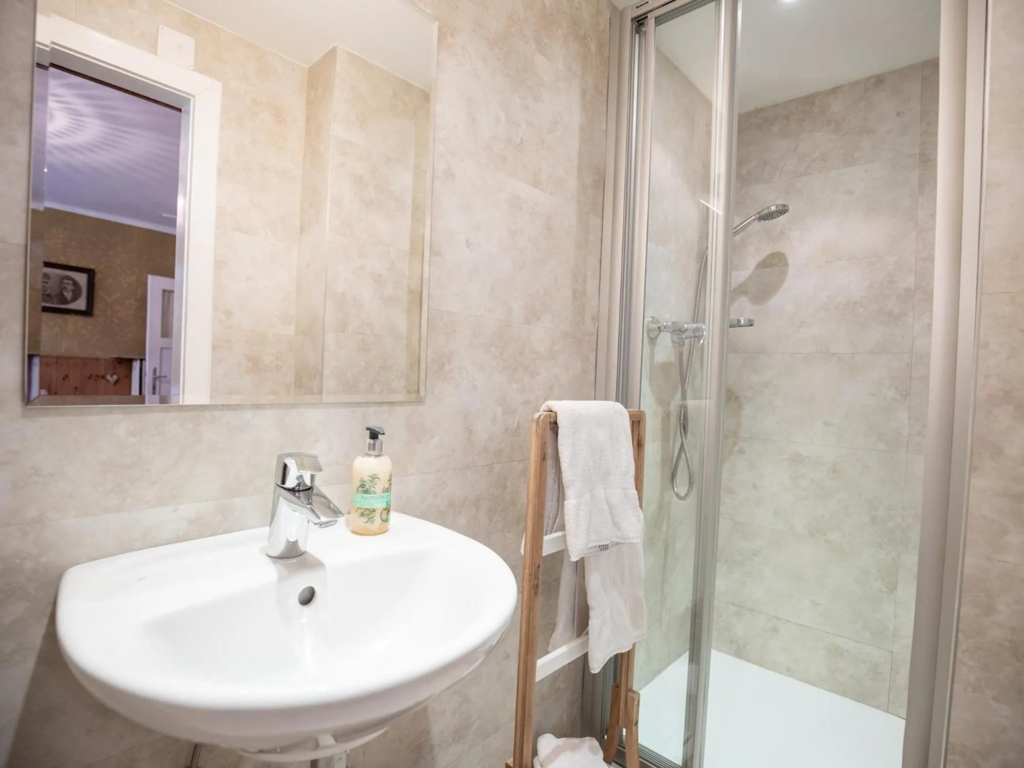 Photo of the whole room in Gästehaus Pension Ria